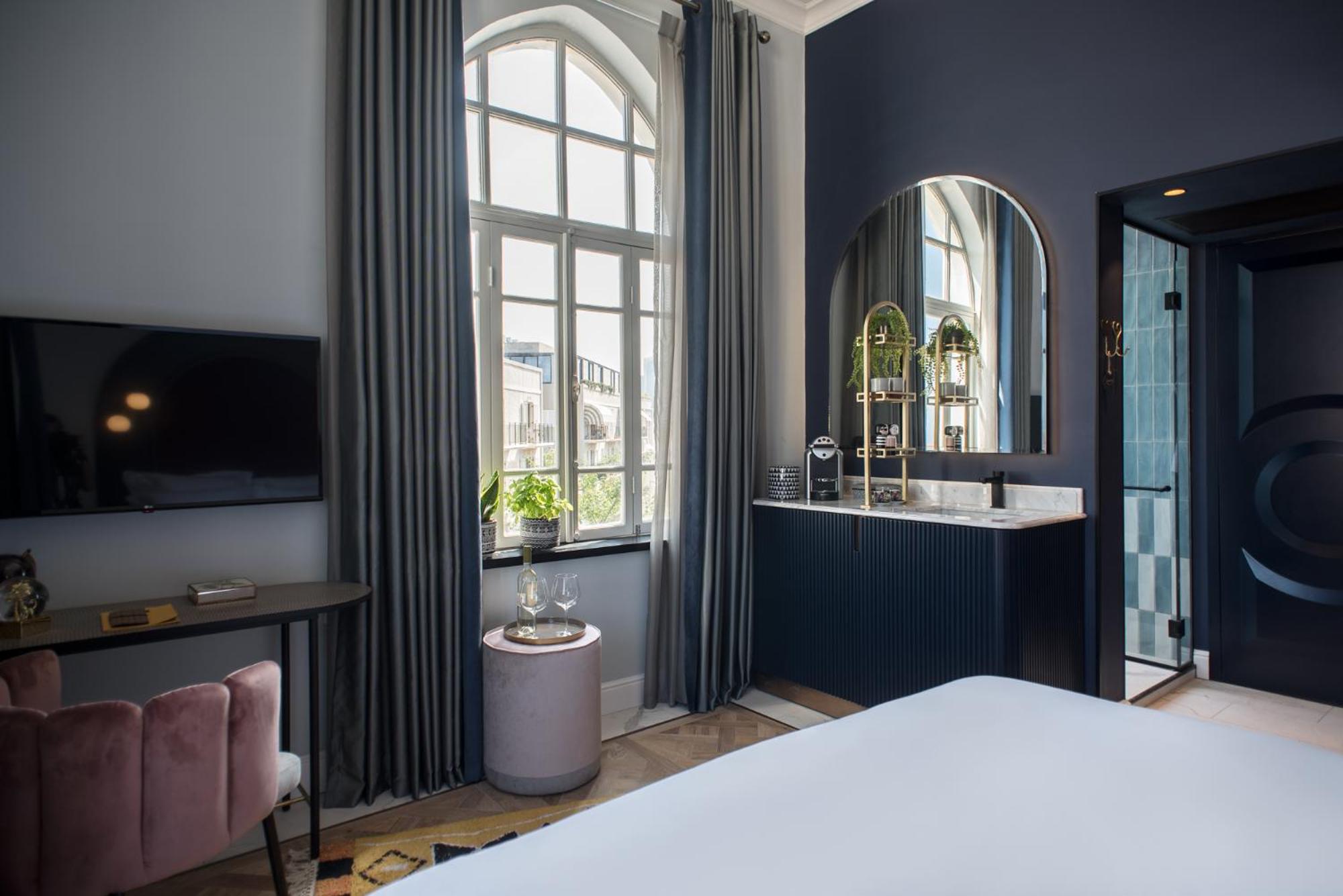 Deluxe Room - Photo 6