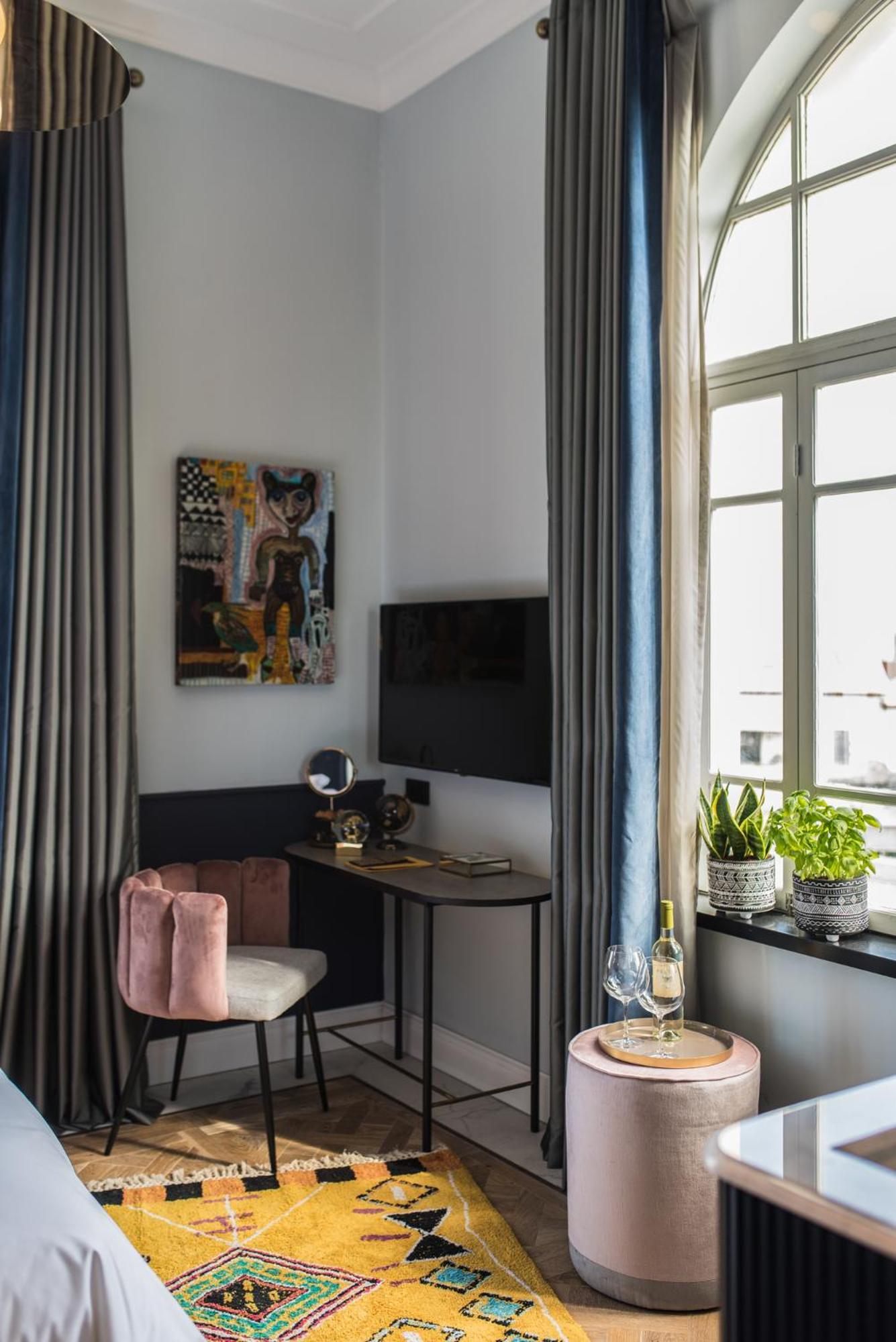 Deluxe Room - Photo 16