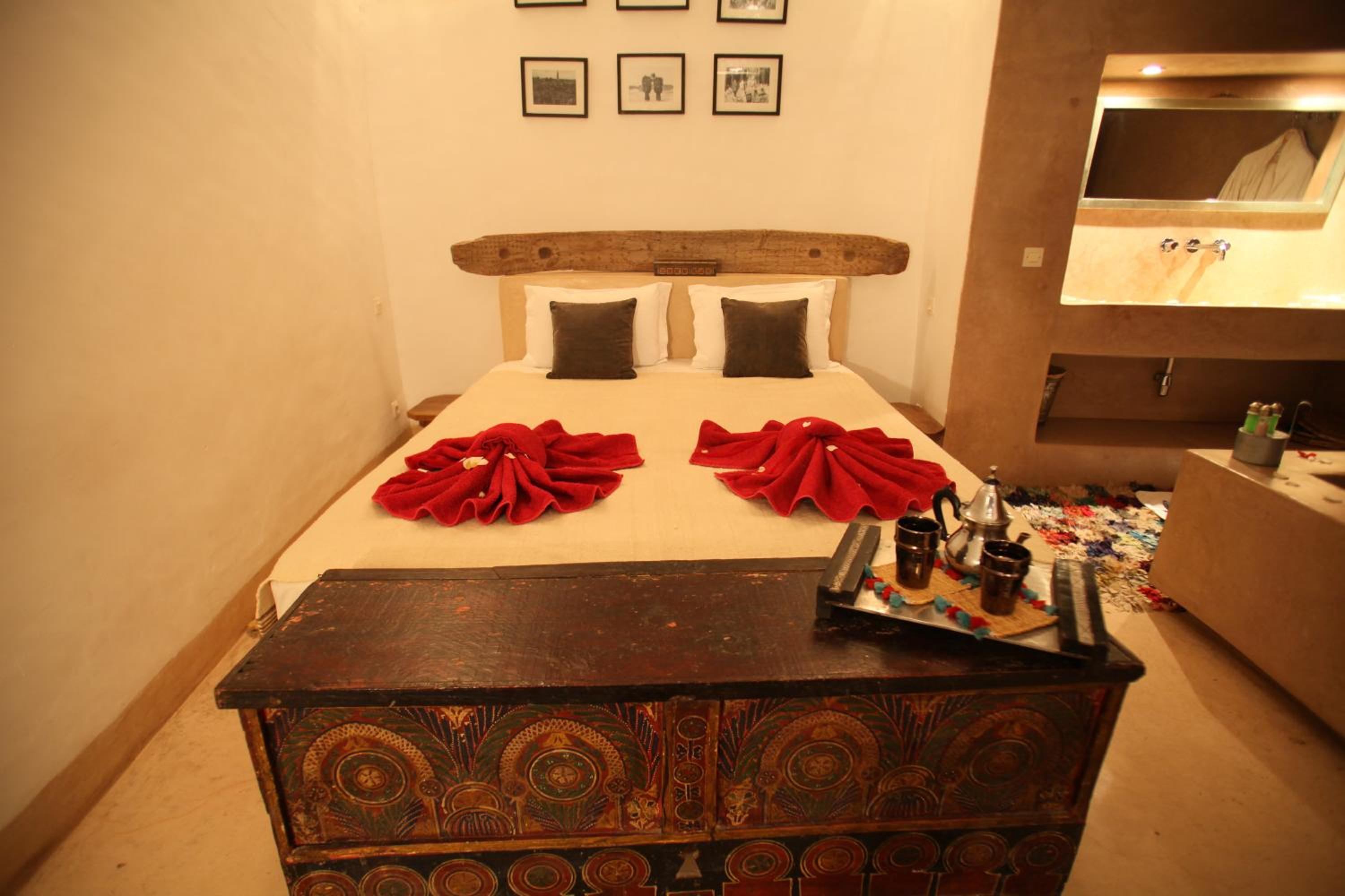 Suite - Photo 5