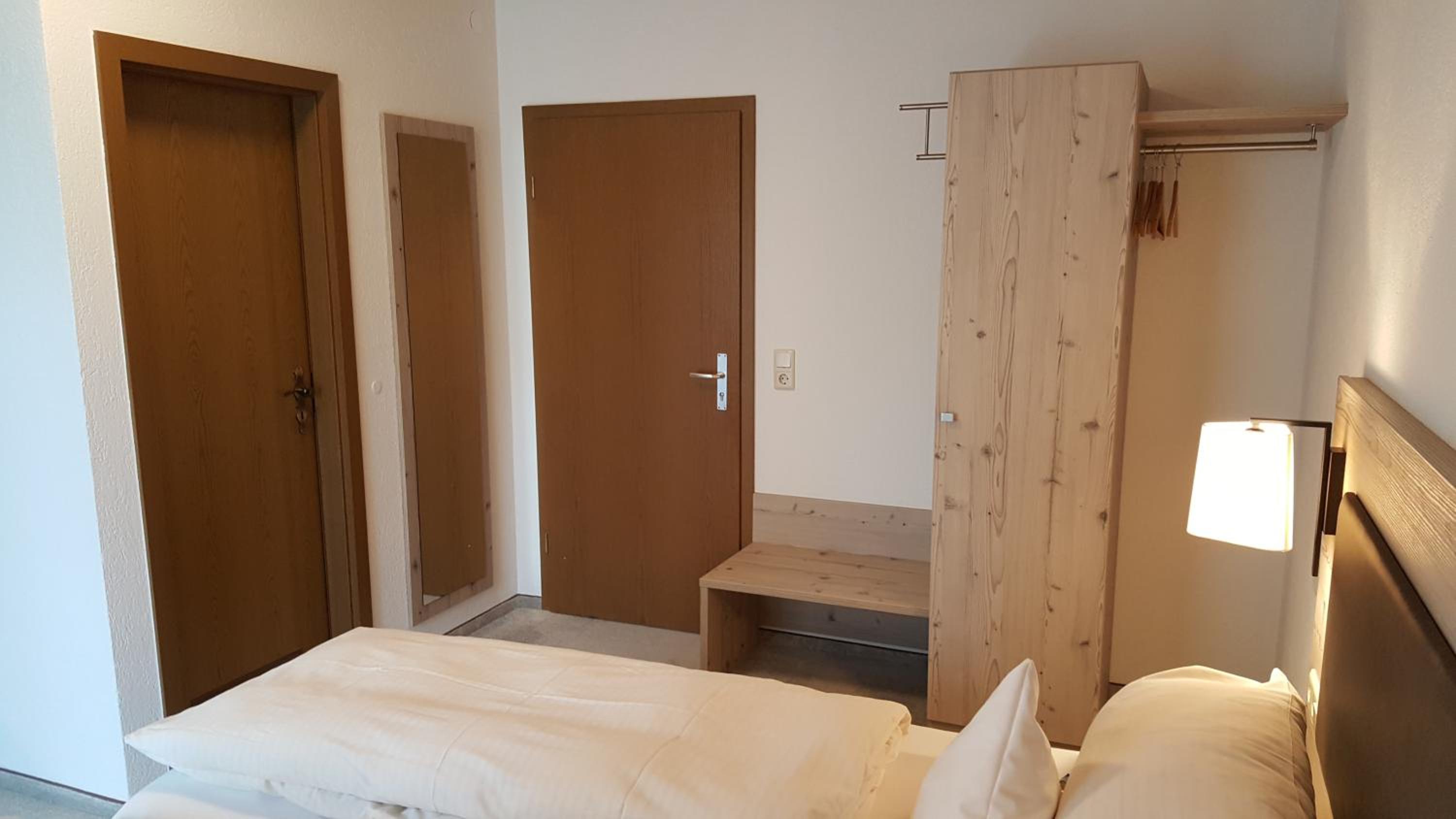 Double Room with Private Bathroom - Photo 11