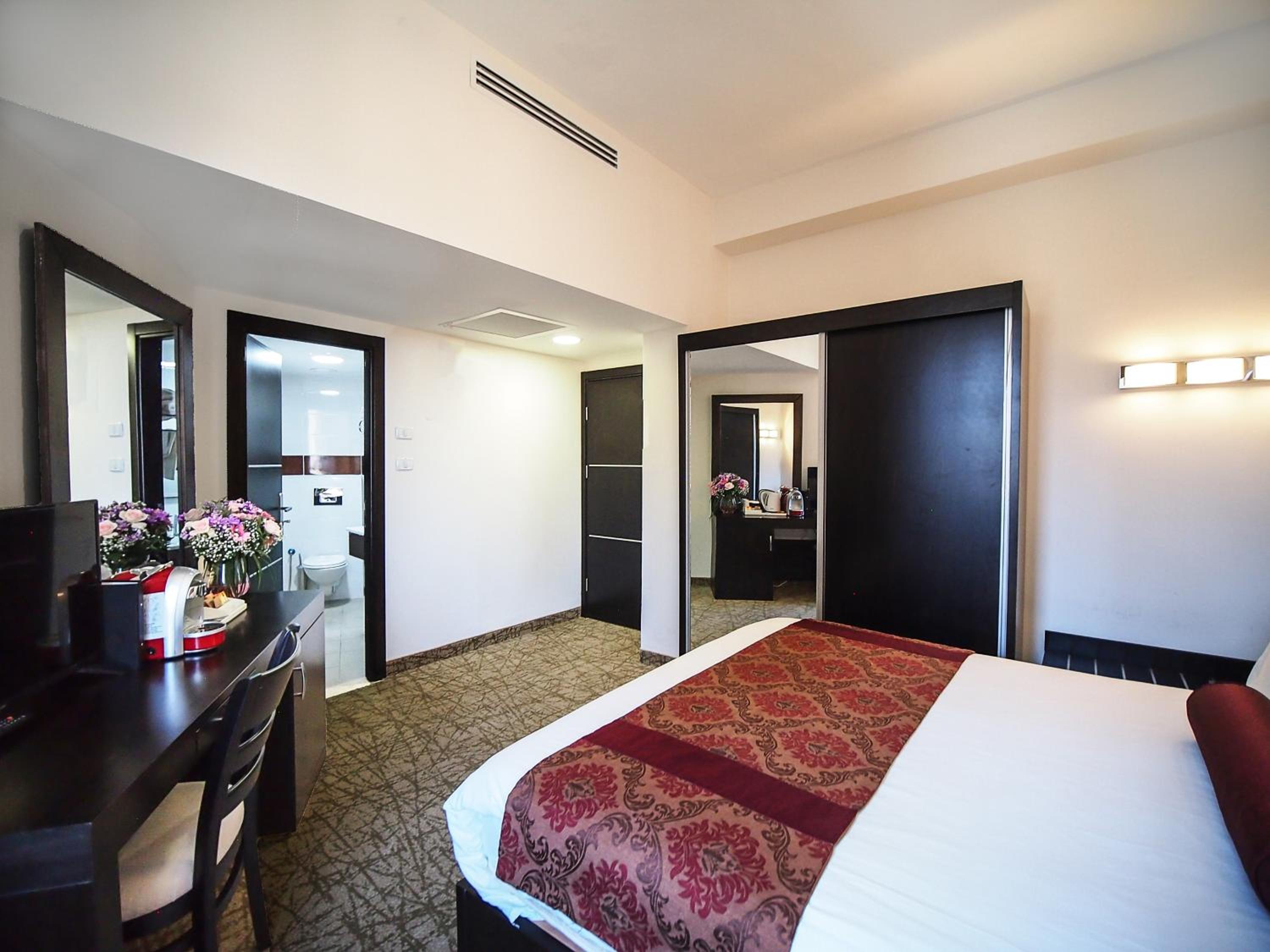 Standard Double Room - Photo 10