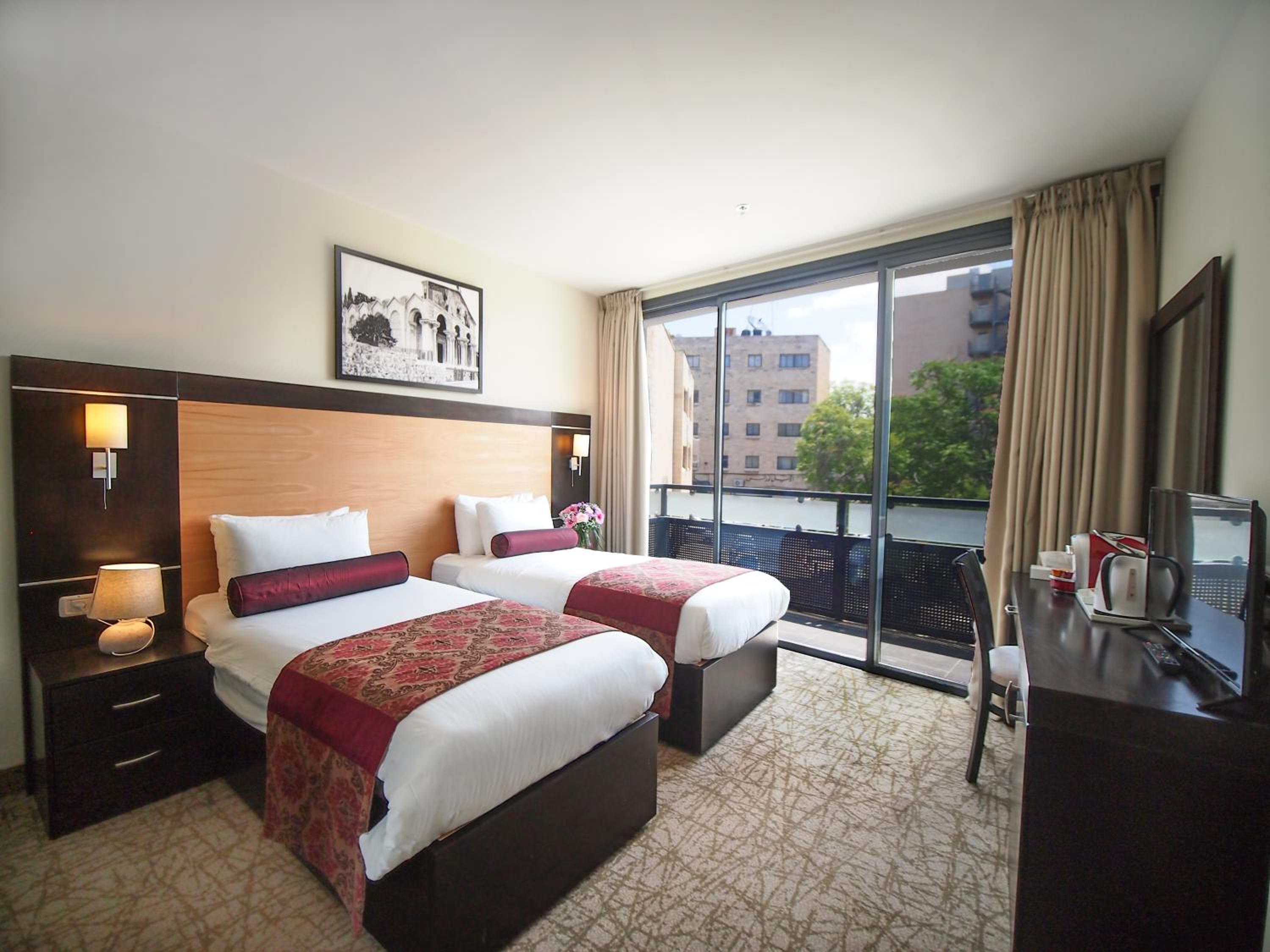 Classic Twin Room with Balcony - Photo 1