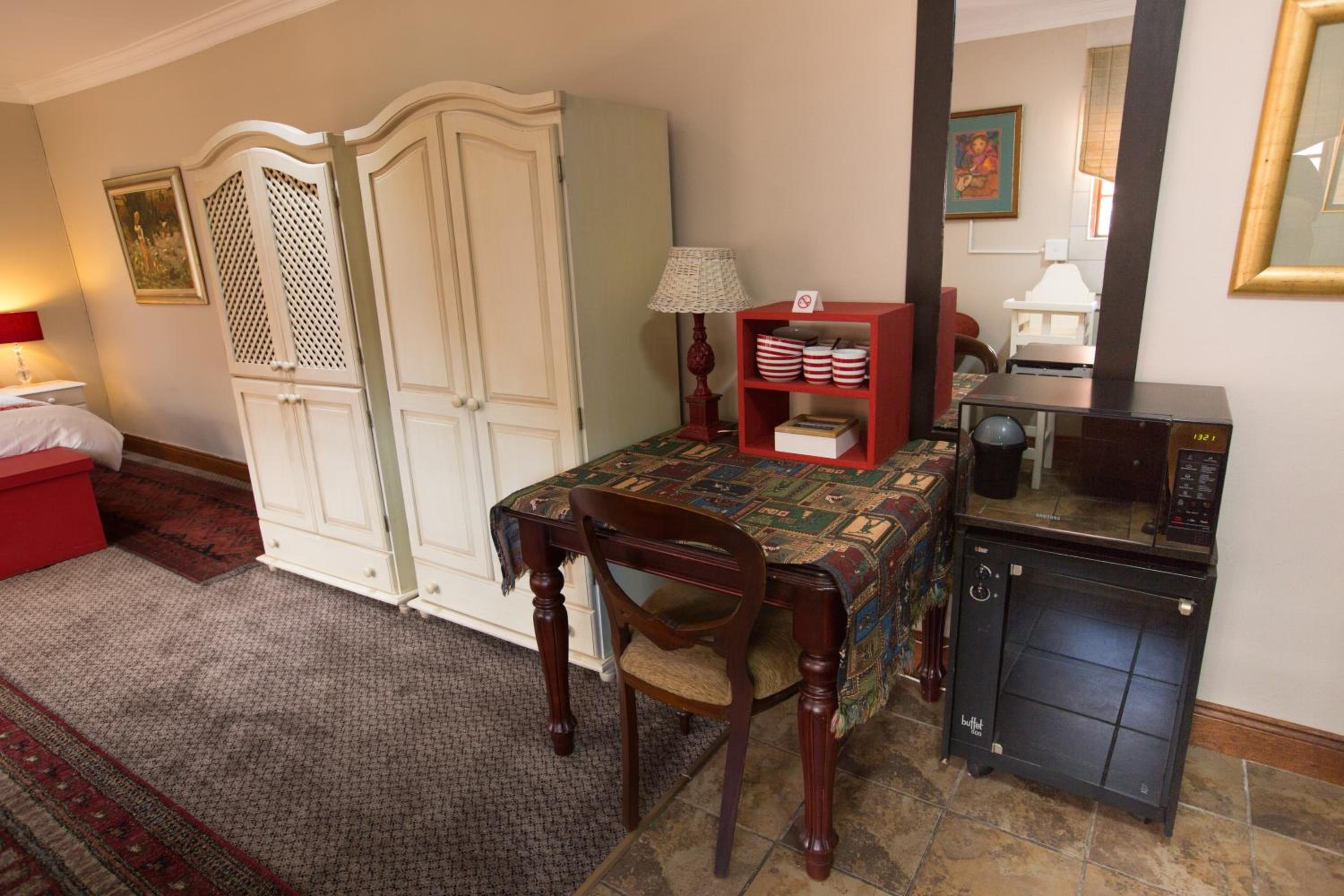 Family Room - Photo 5