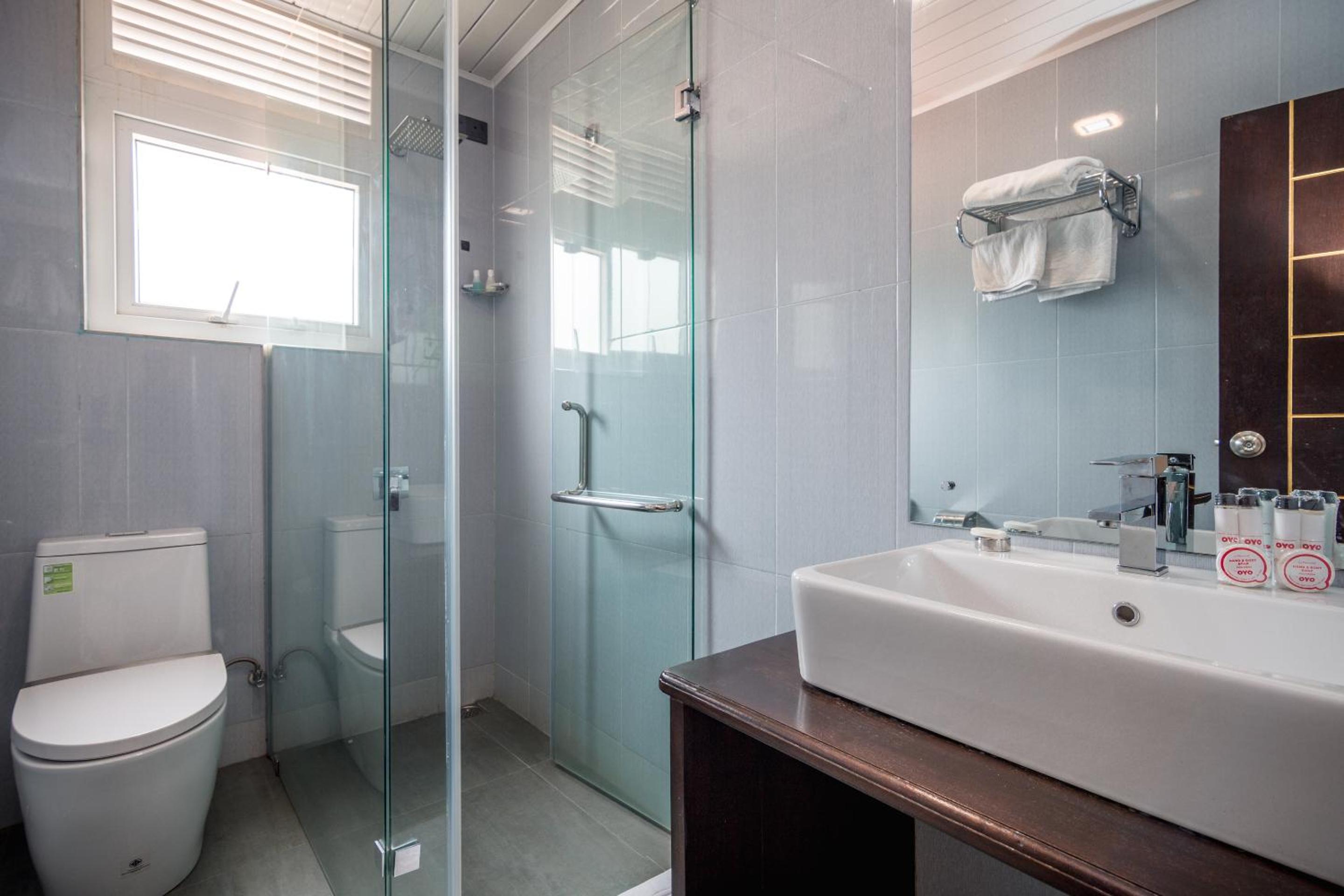Deluxe Double Room with Free Pick Up from the Kandy City and Train Station photo 3