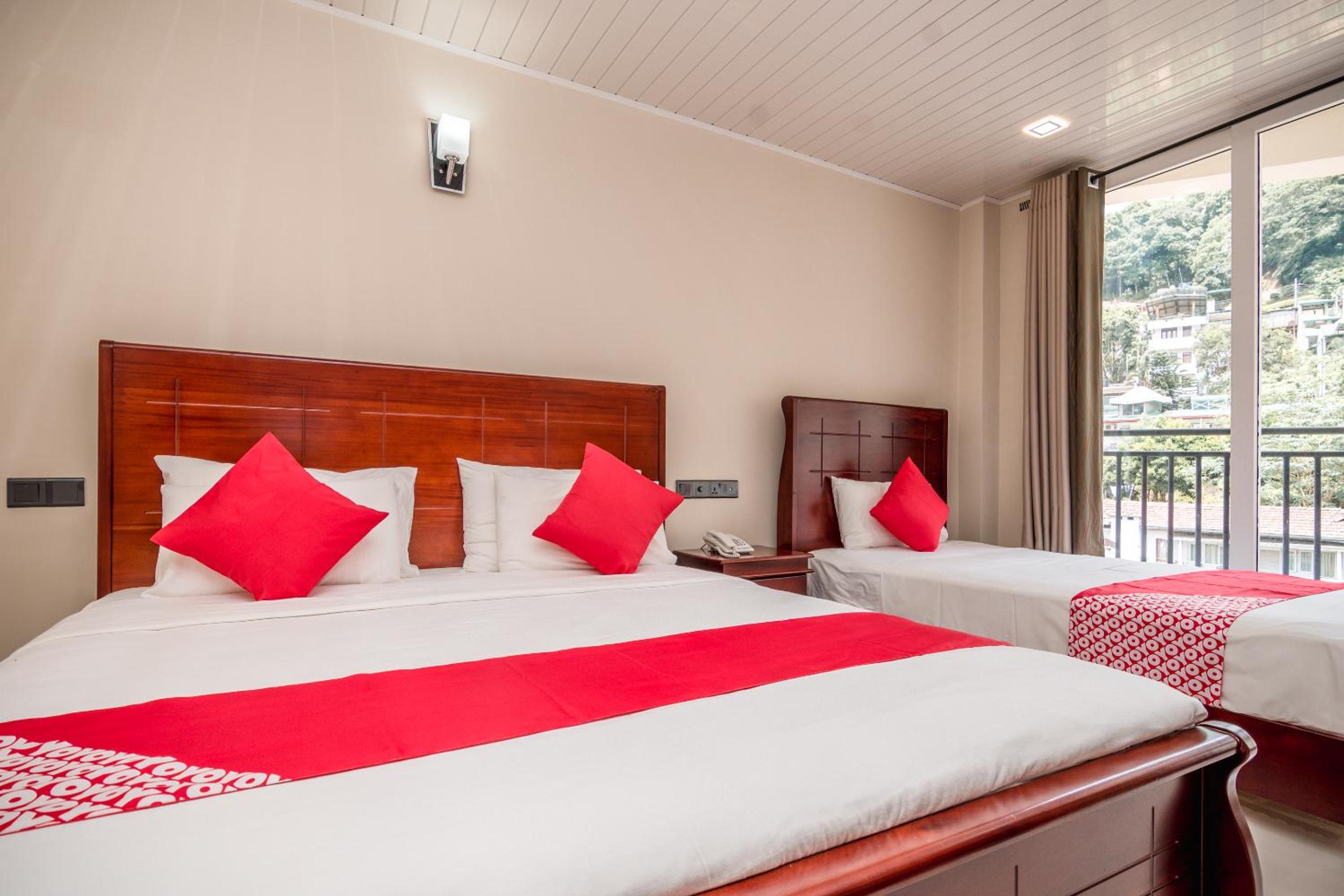 Deluxe Triple Room Free Pick Up from the Kandy City and Train Station photo 2