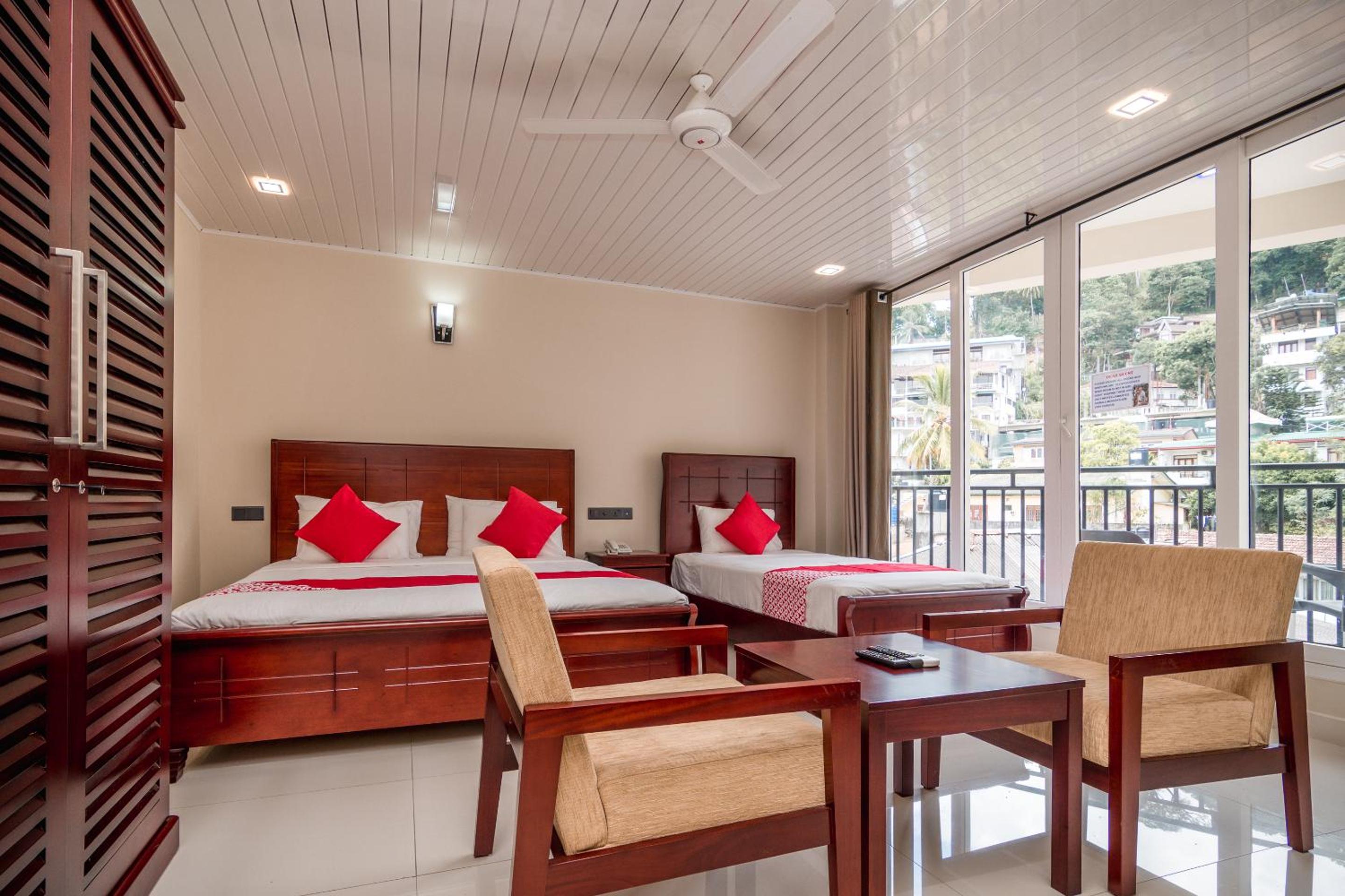 Deluxe Triple Room Free Pick Up from the Kandy City and Train Station photo 1