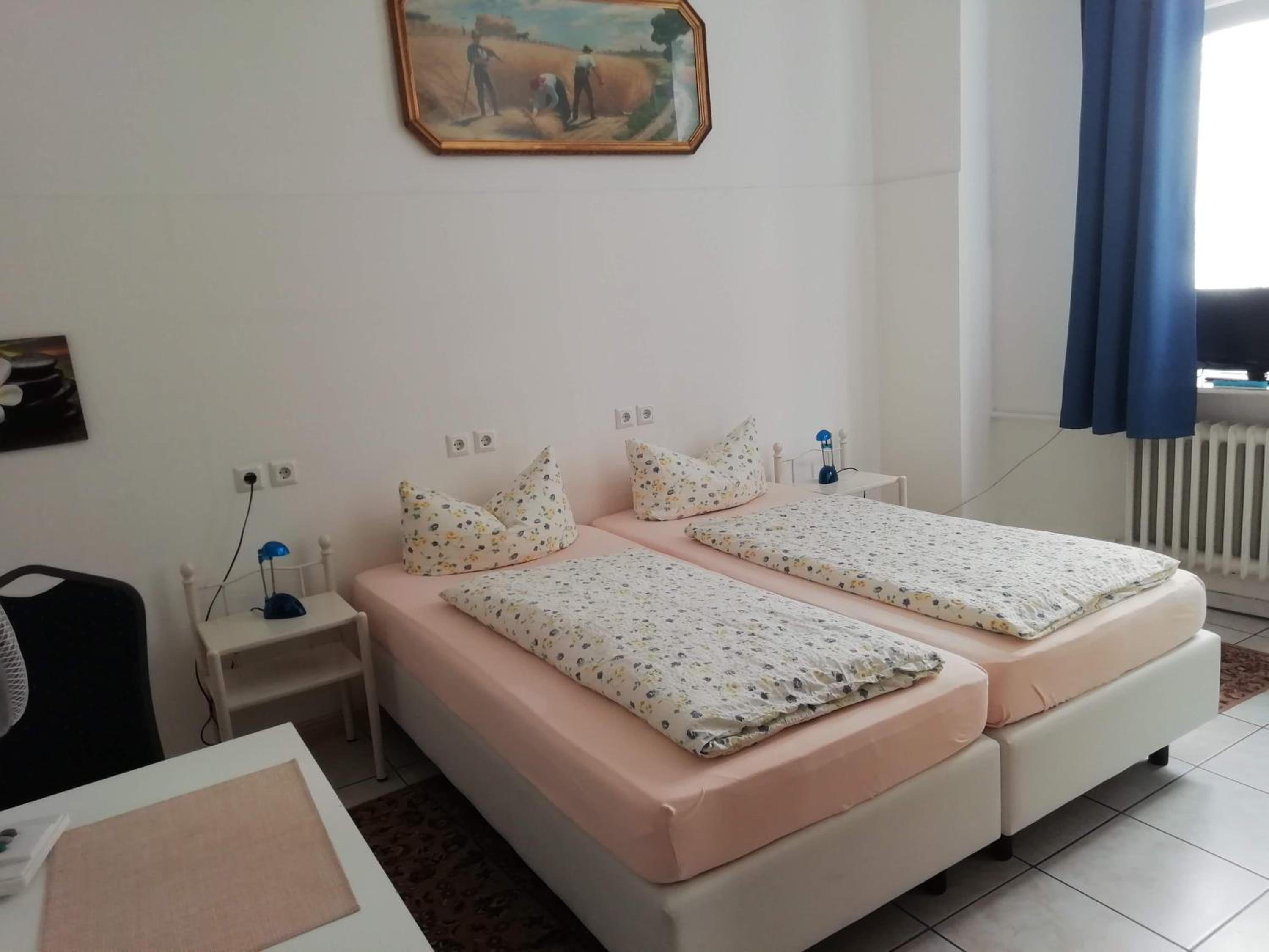 Twin Room - Photo 2