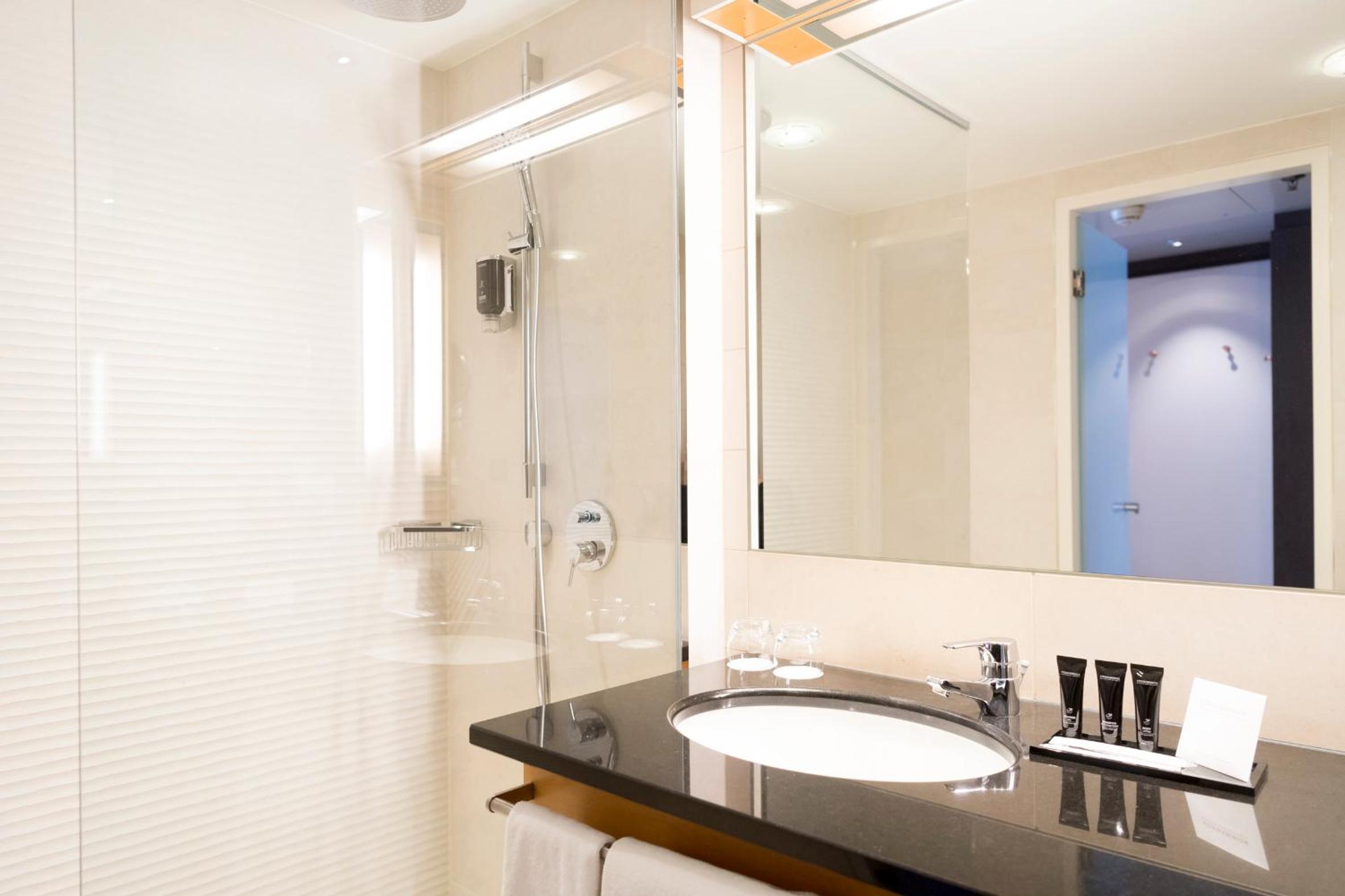 Deluxe Junior Suite photo 3