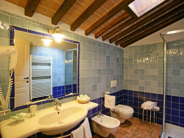 Double or Twin Room - Photo 7