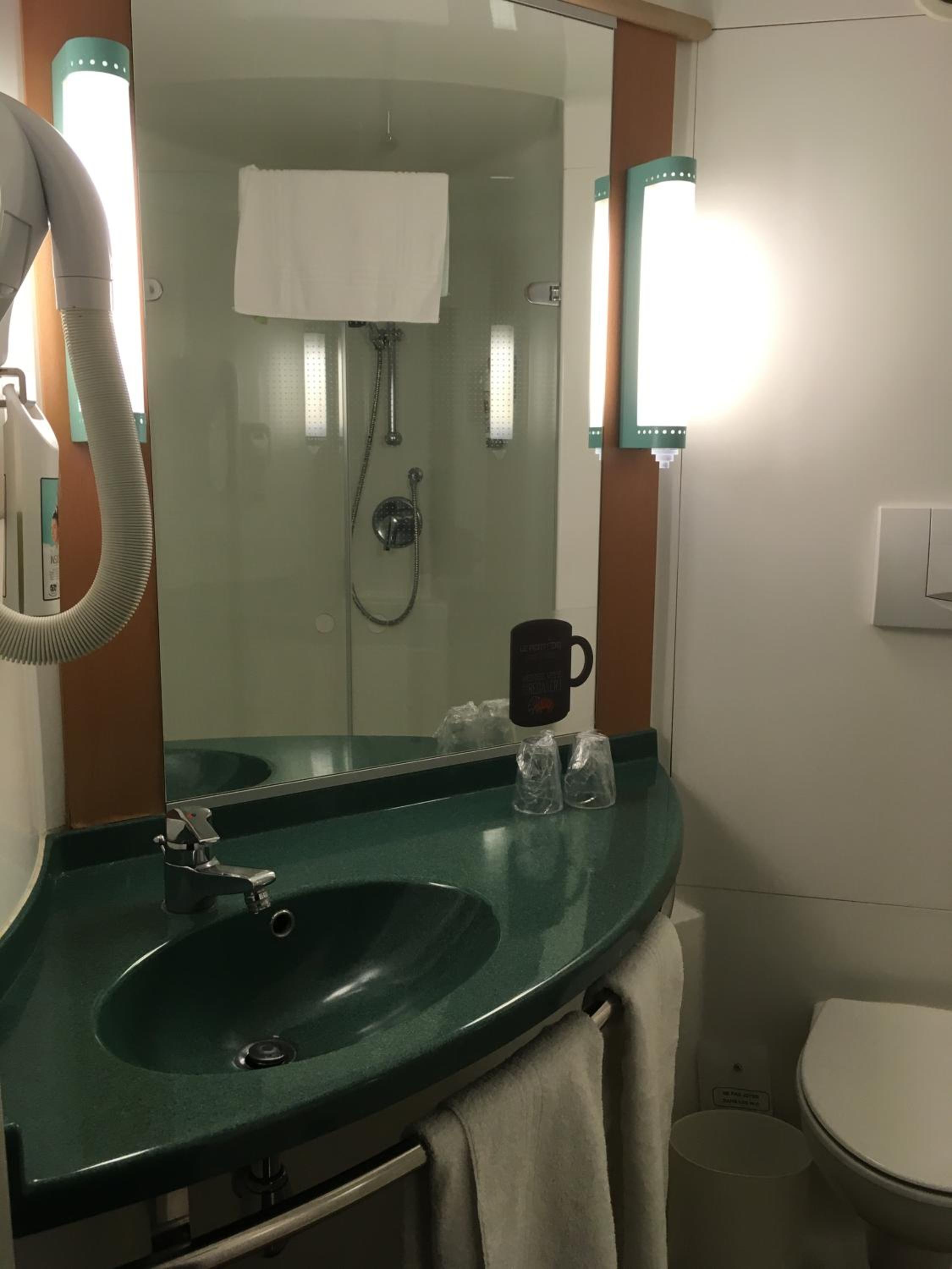 Standard Double Room - Photo 2