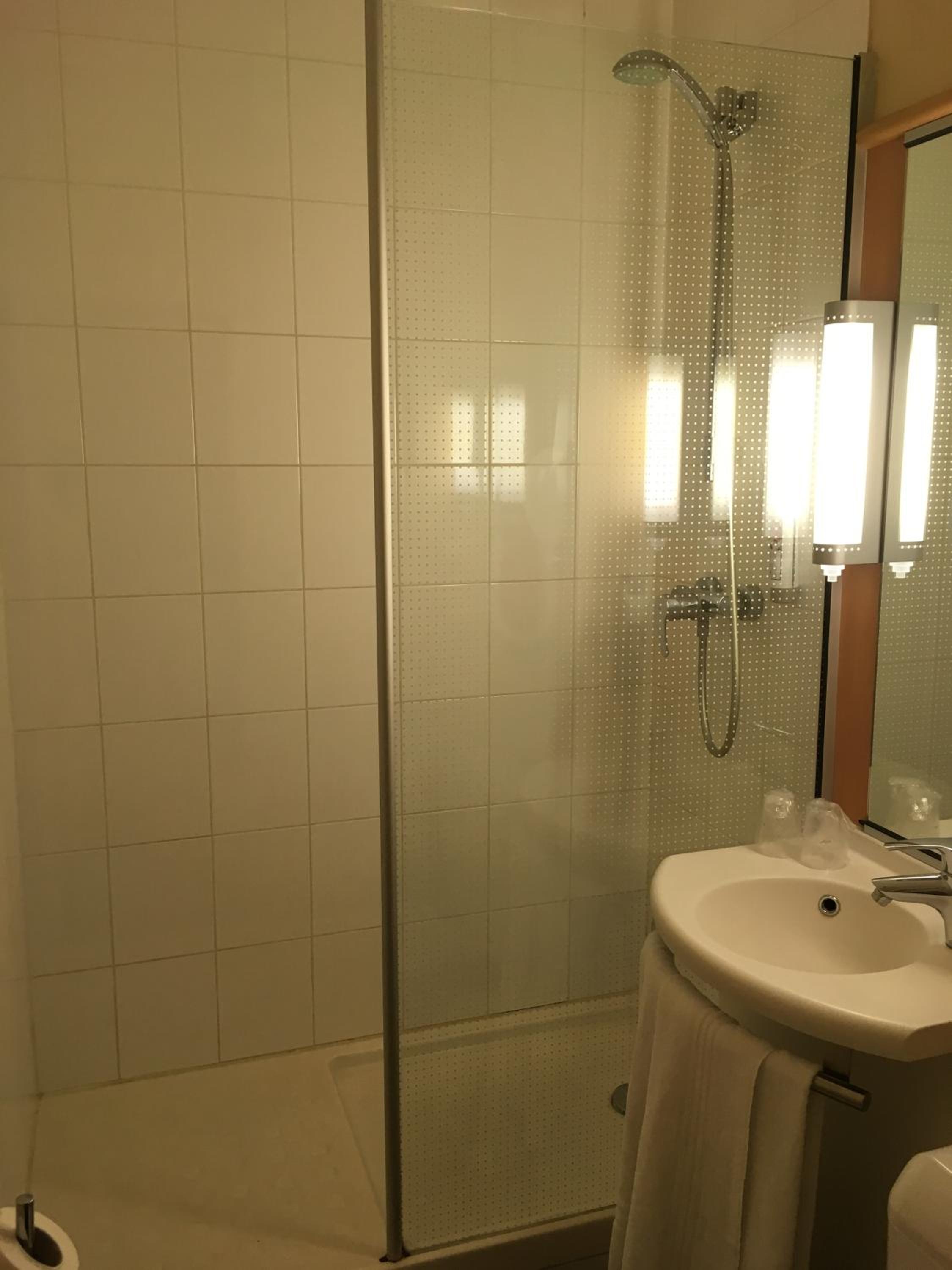 Standard Double Room - Photo 4