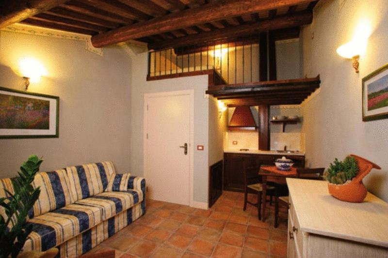Suite - Photo 7