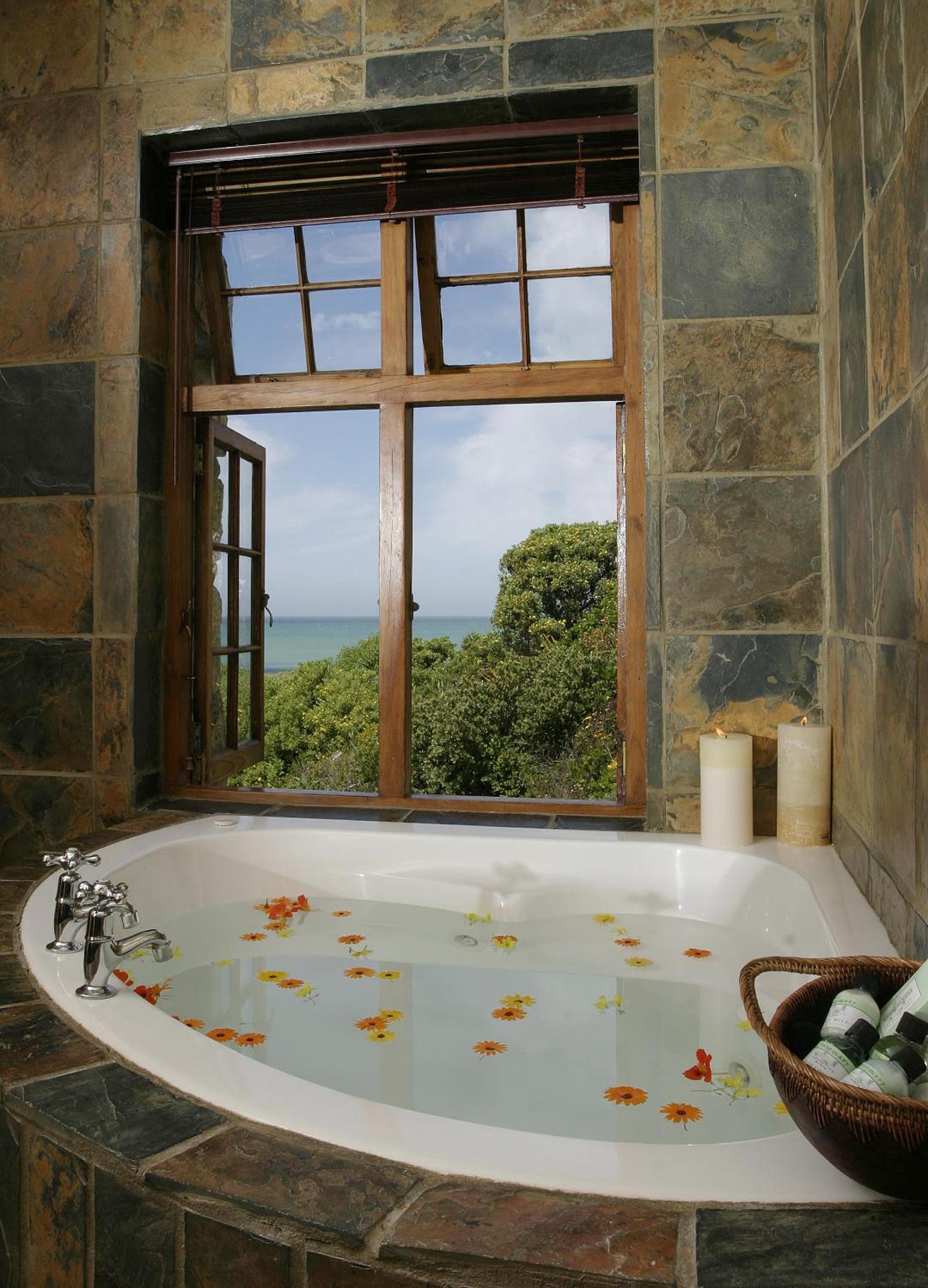 Honeymoon Suite - Photo 10