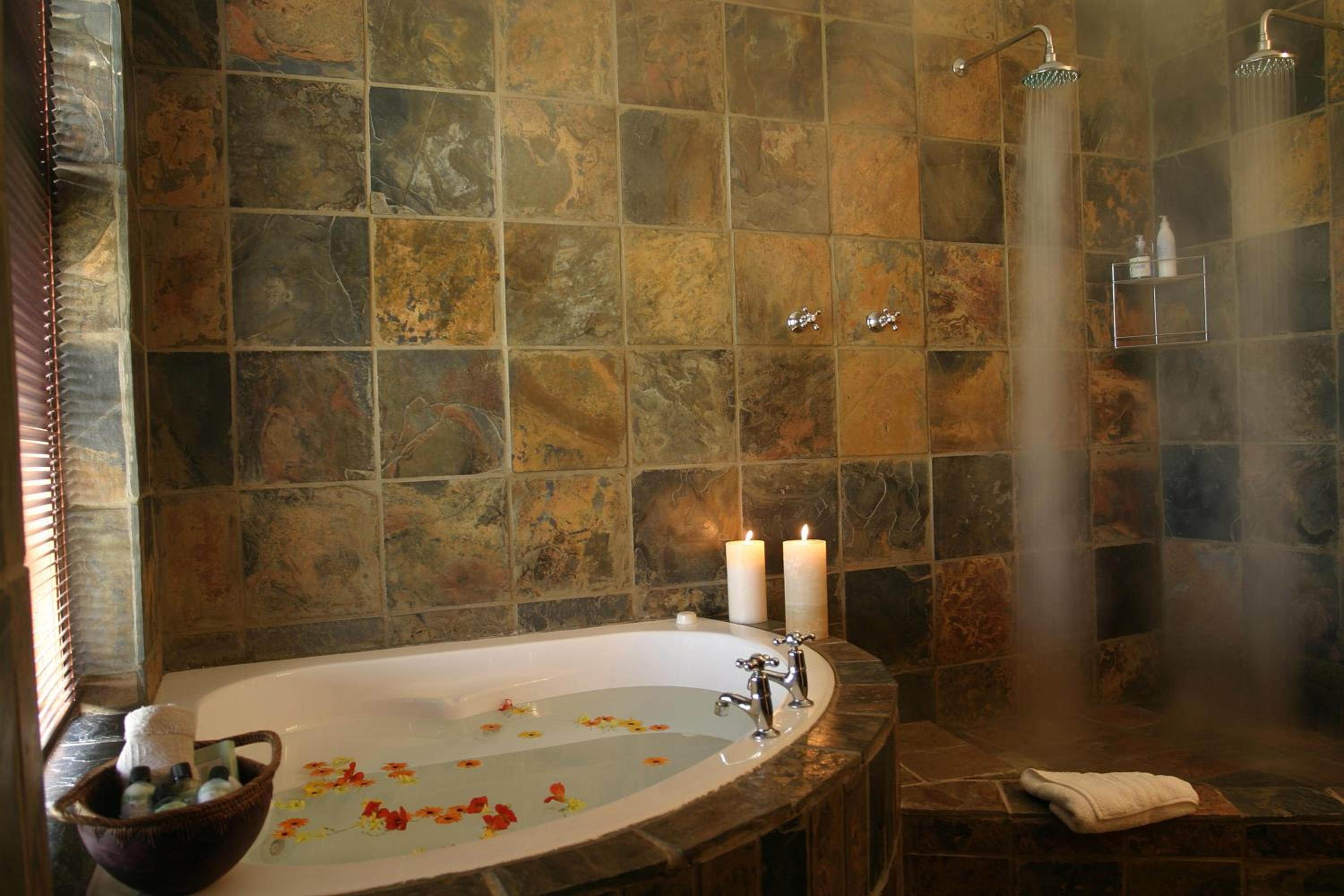 Honeymoon Suite - Photo 8