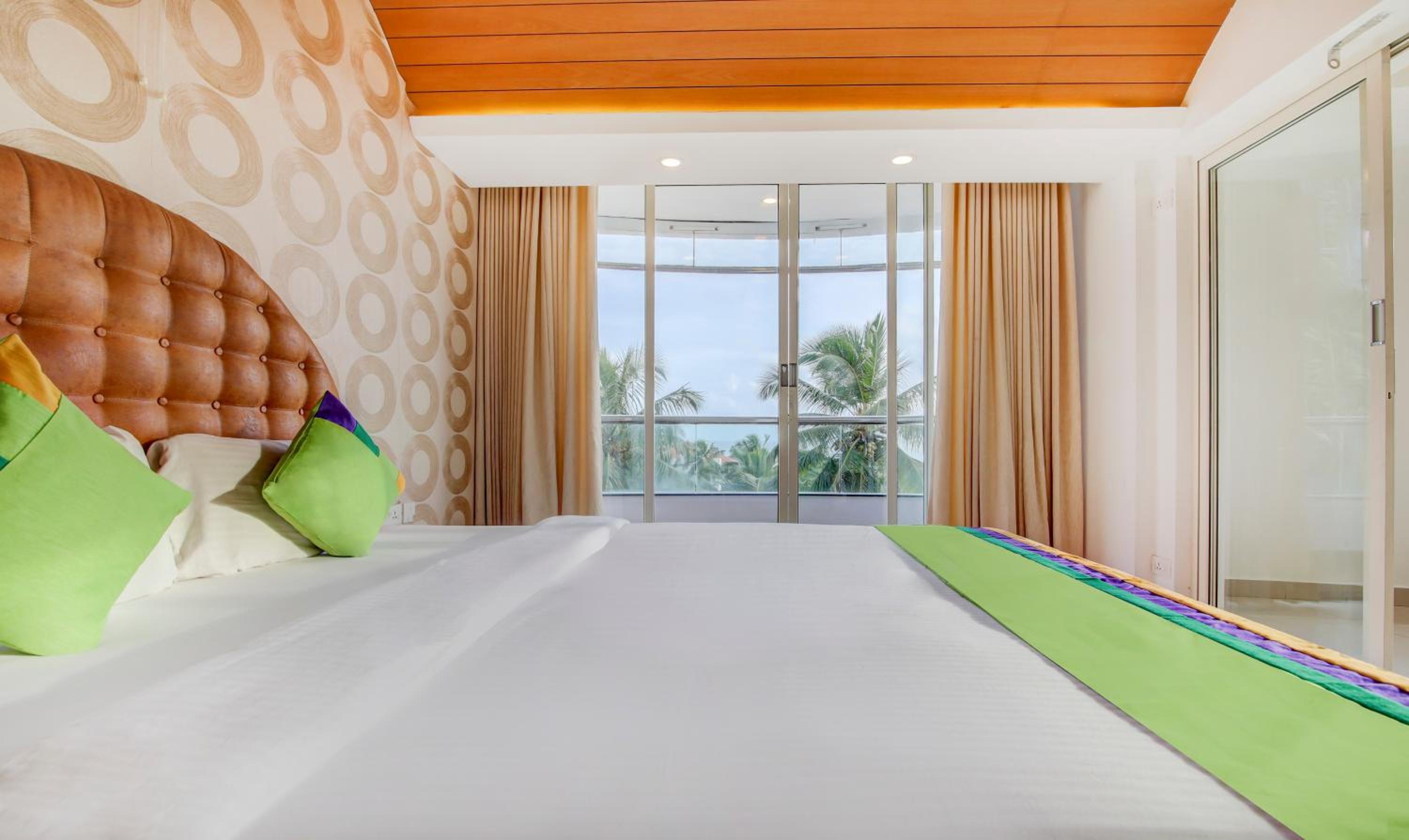 Suite with Balcony - Photo 11