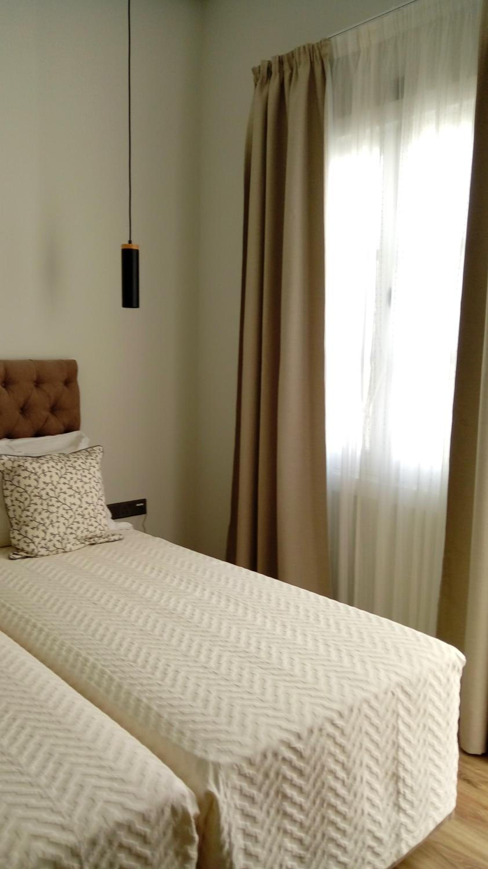 Standard Twin Room - Ourania - Photo 8