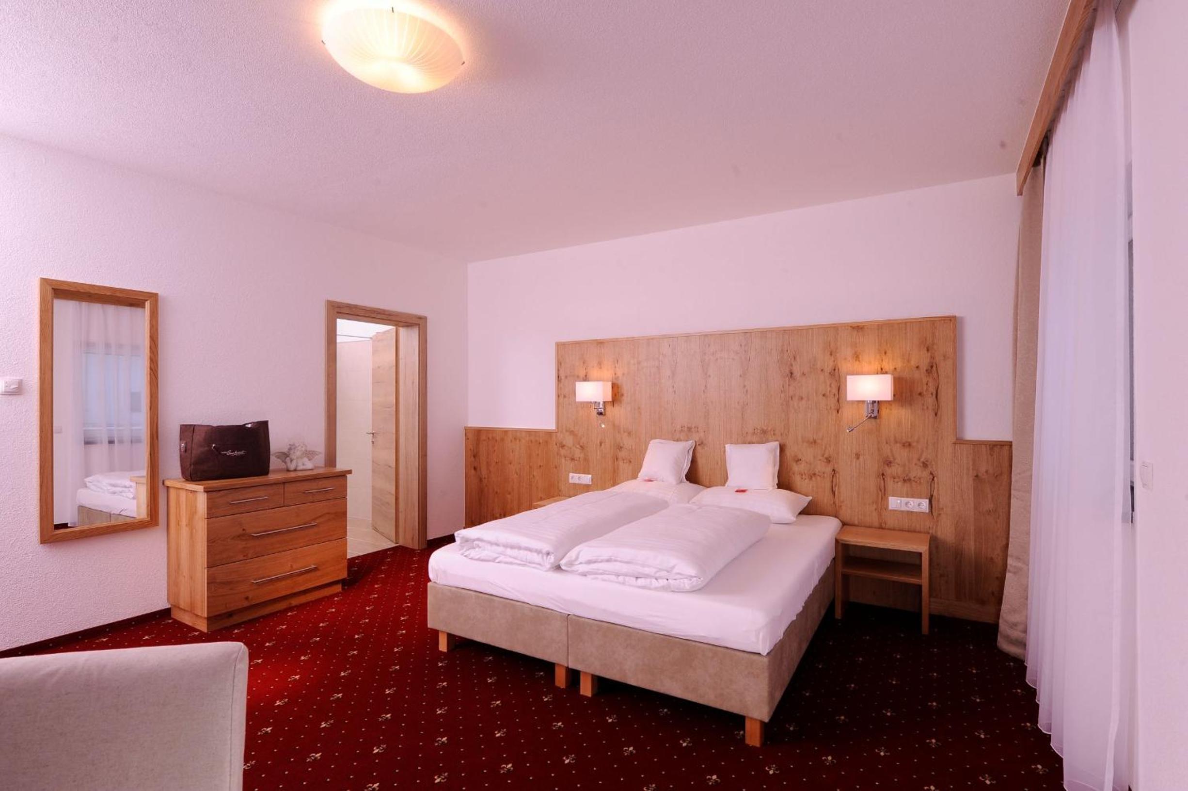 Double Room with Balcony - Photo 1