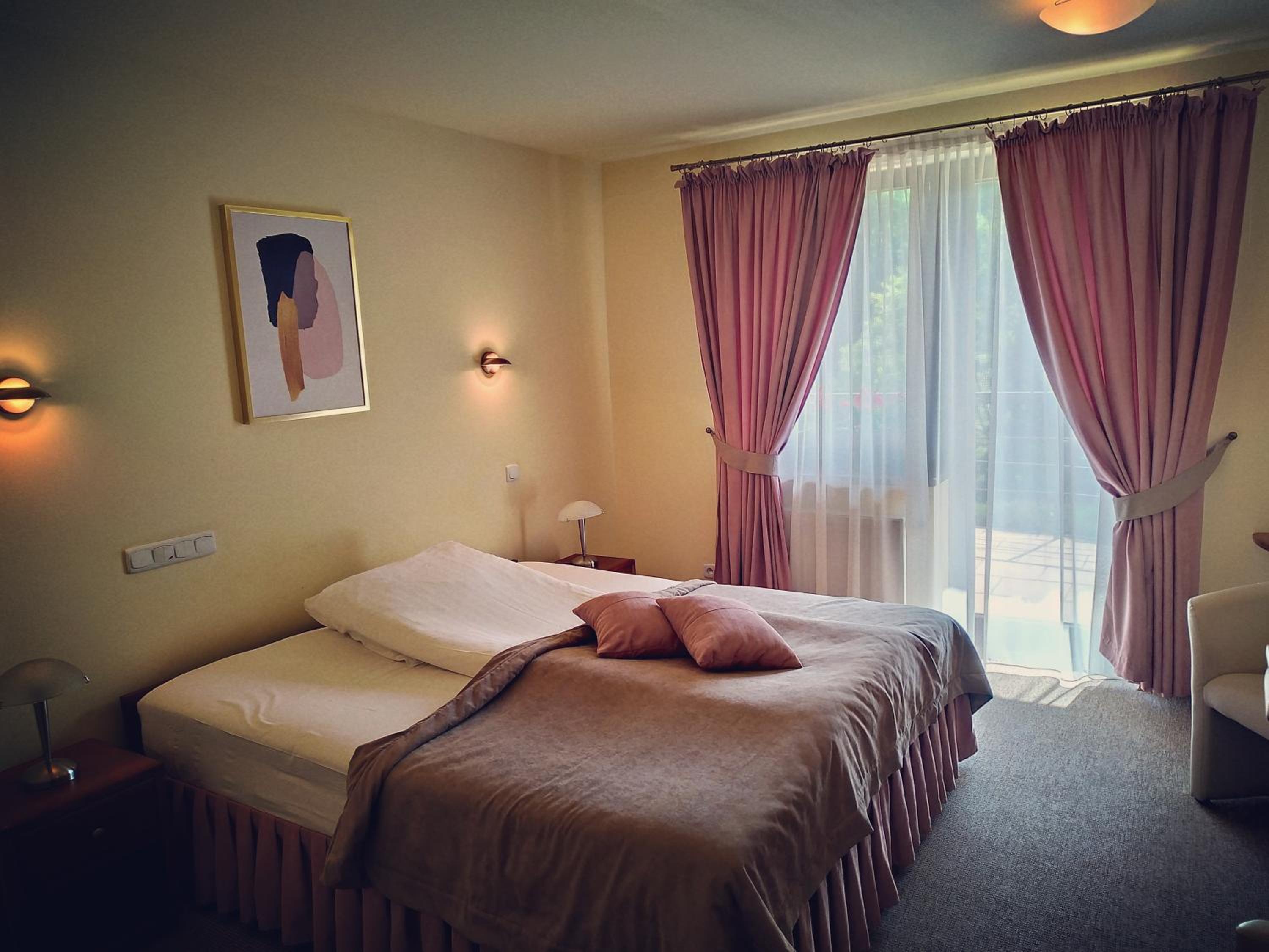 Double or Twin Room with Terrace - Photo 6