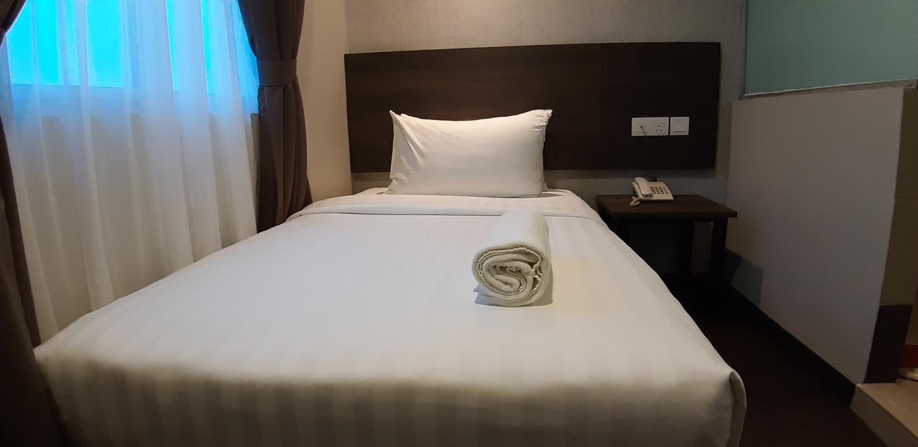 Single Room with Window