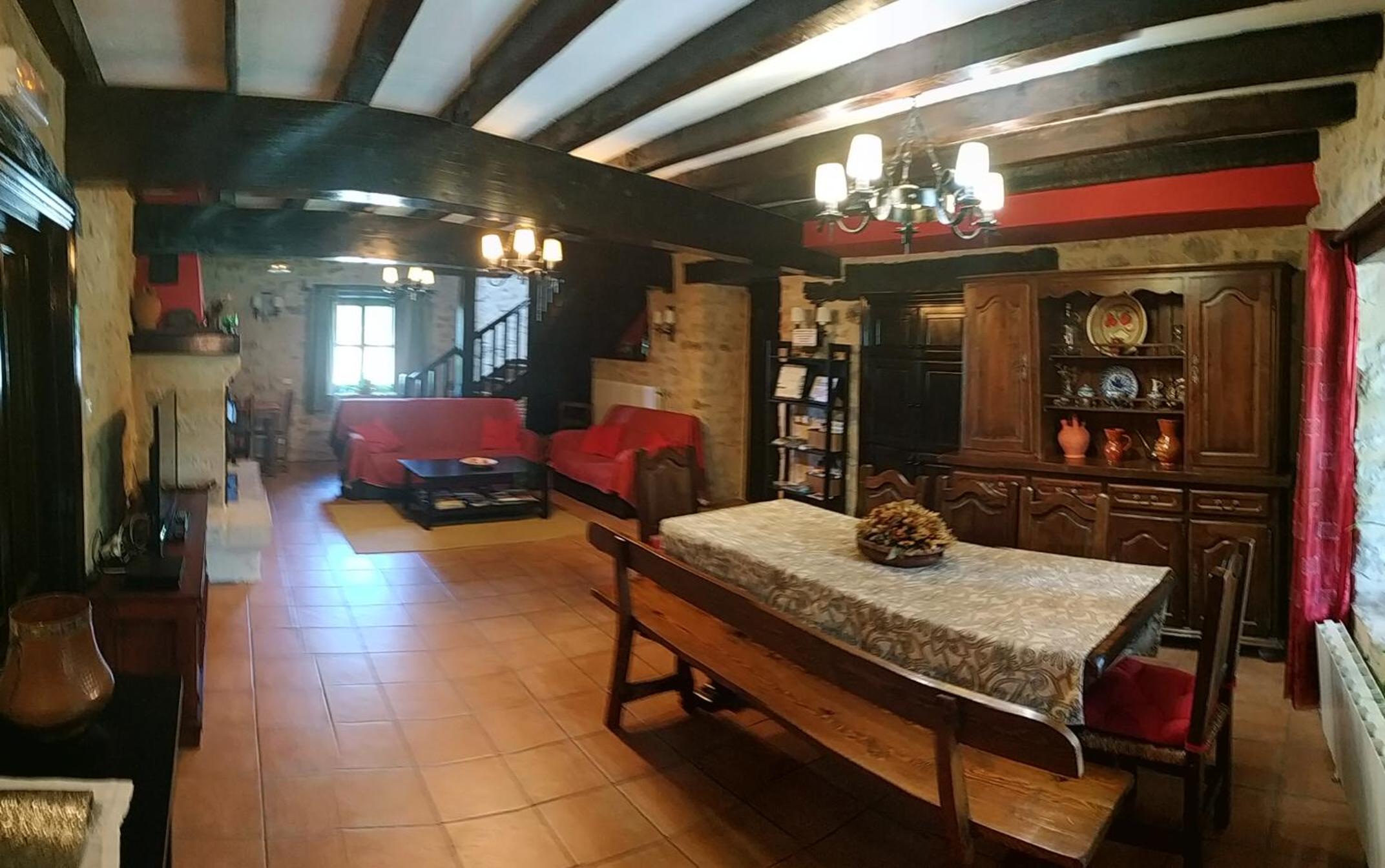 Five-Bedroom House photo 3