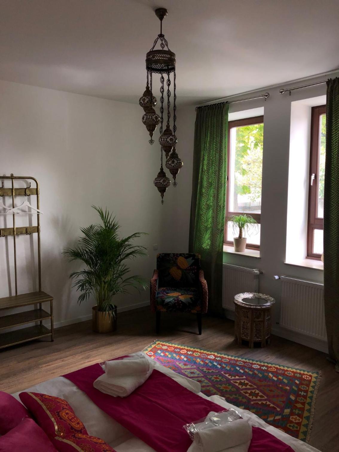 Large Double Room - Photo 5