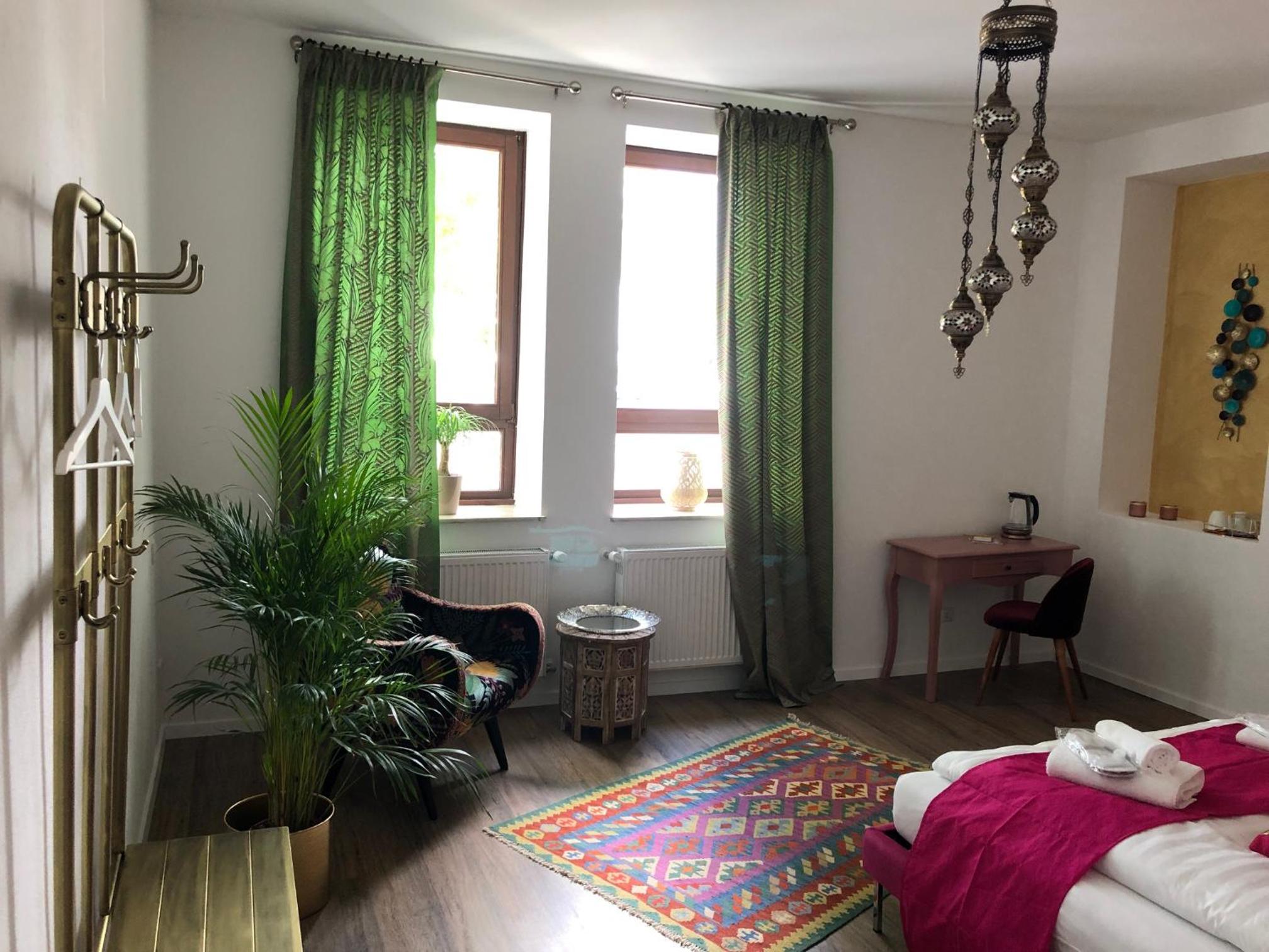 Large Double Room - Photo 6