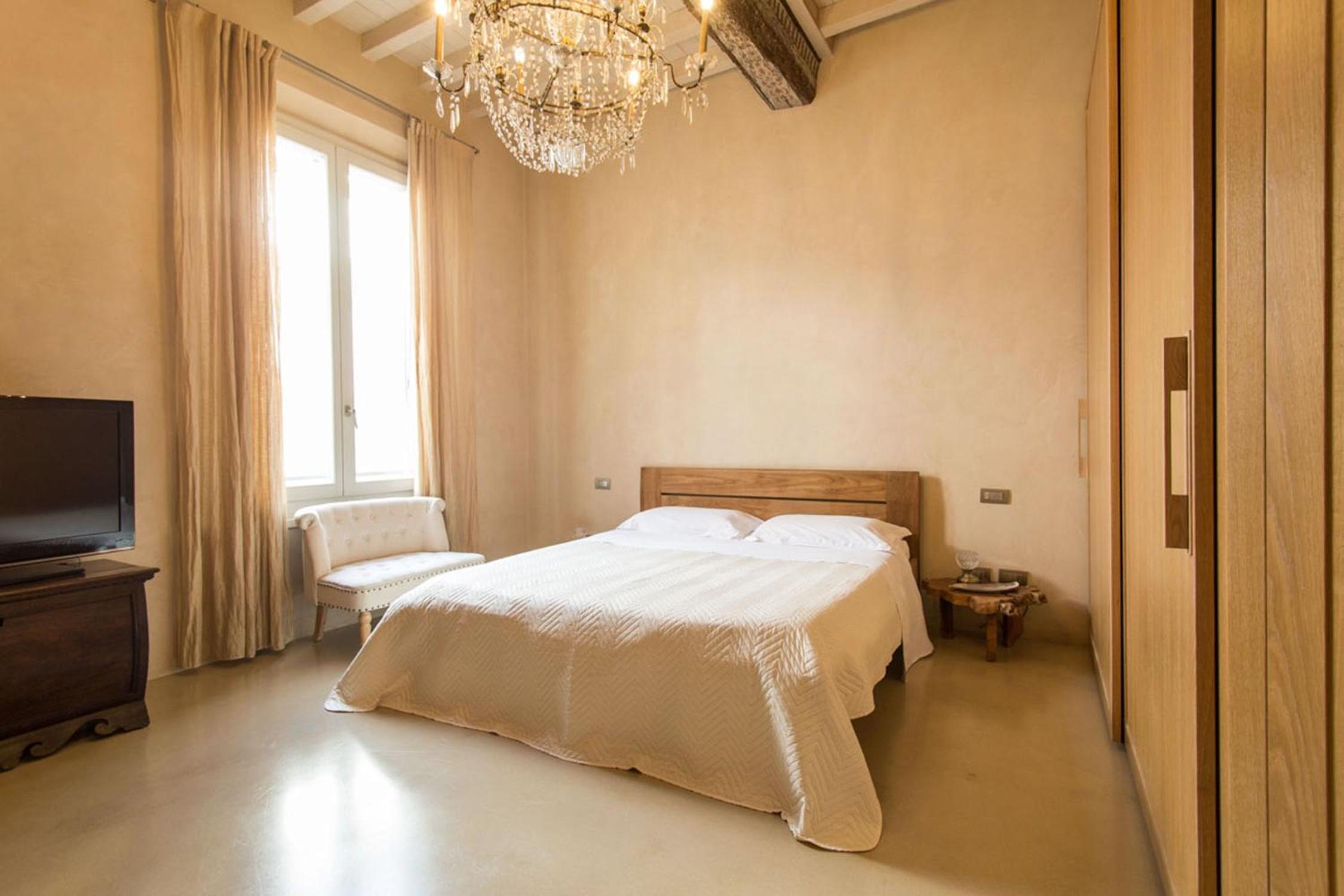 Queen Suite With Spa Bath