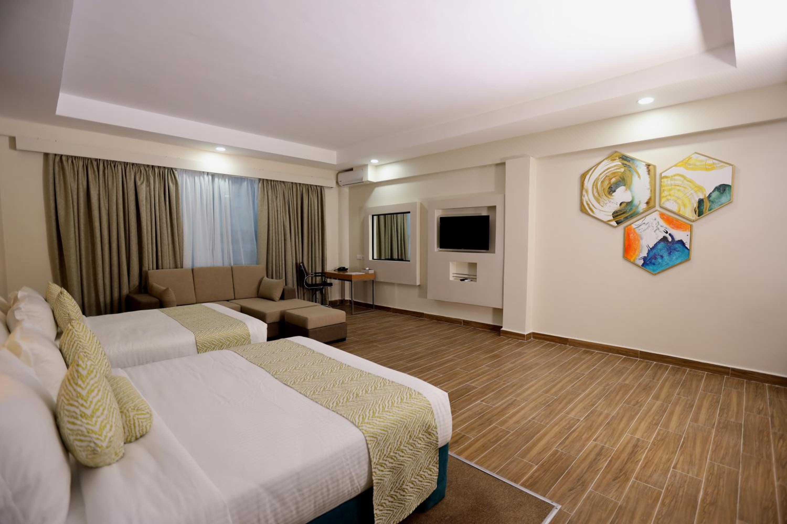 Suite - Photo 12