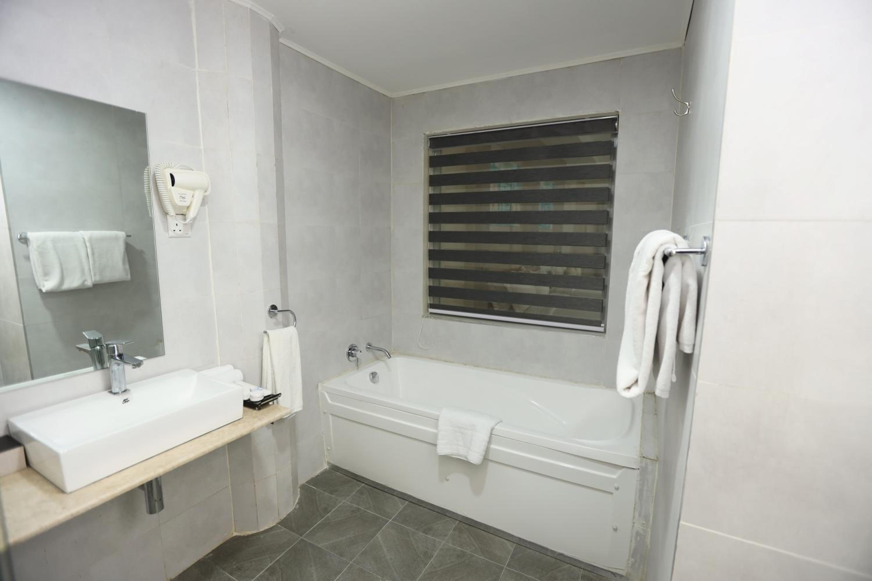 Suite - Photo 3