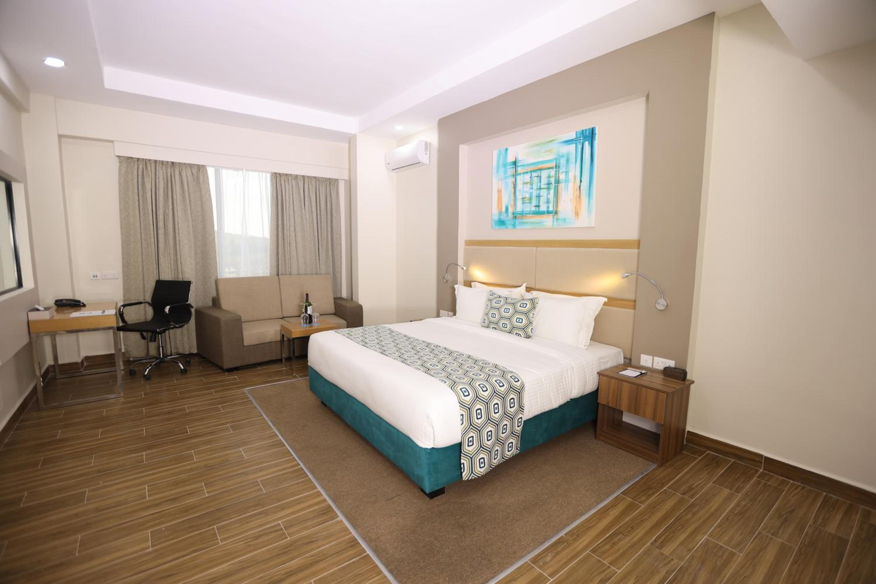 Deluxe King Room - Photo 20