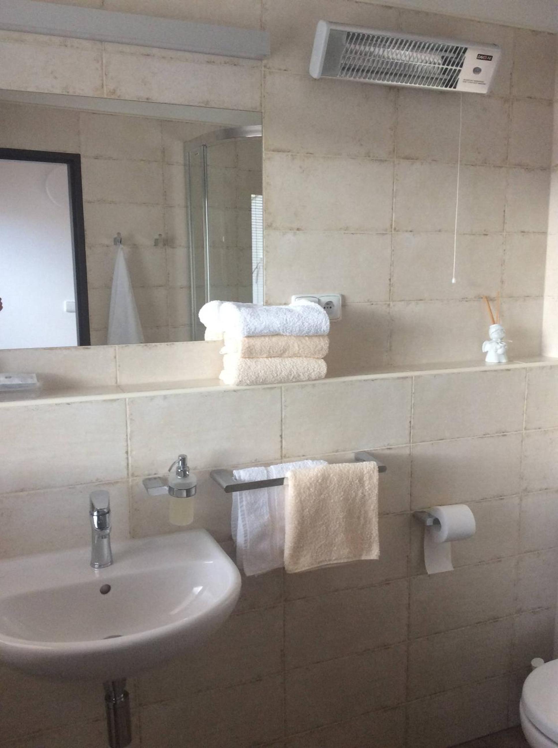 Triple Room with Shared Bathroom photo 3