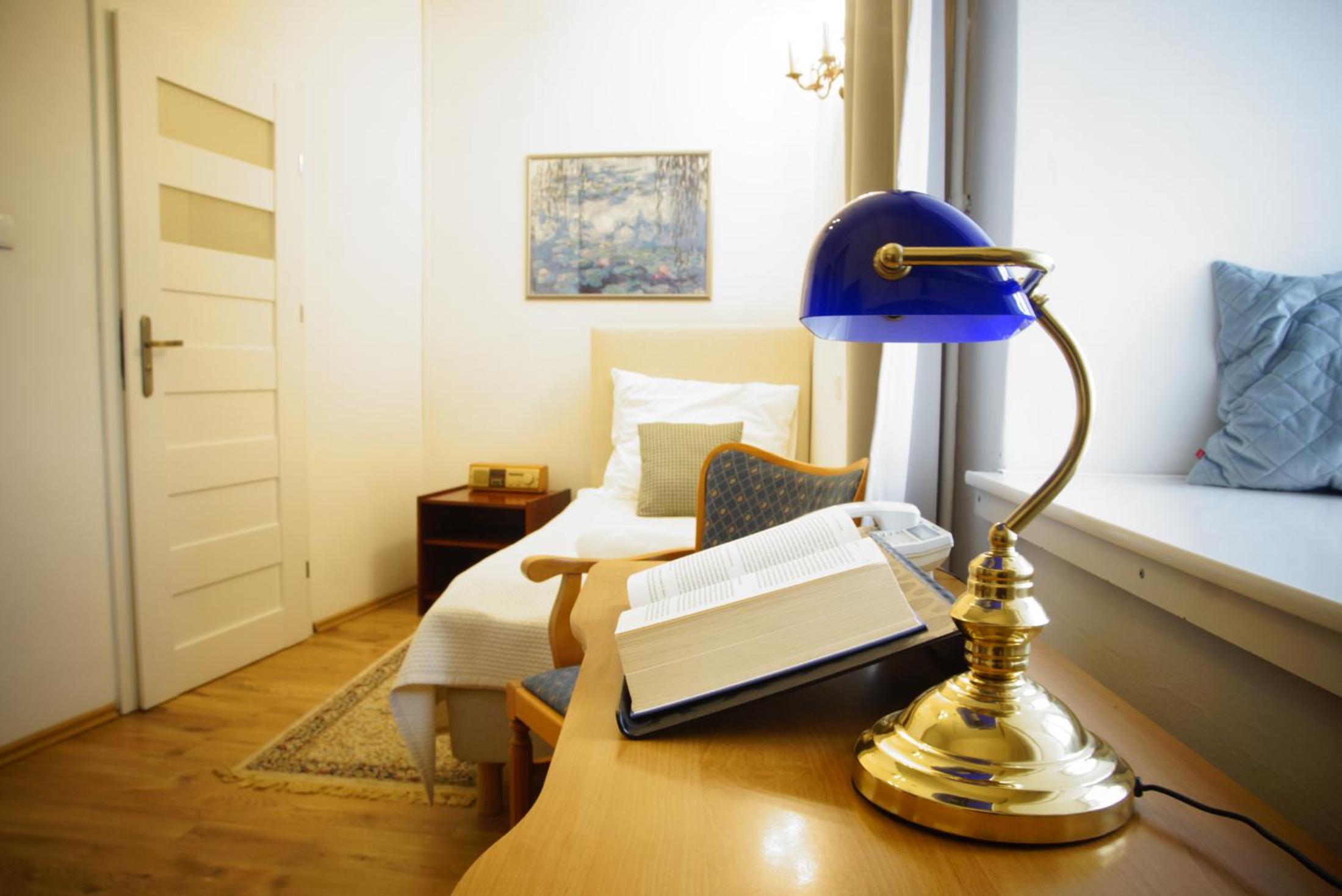 Single Room with Royal Castle View (28)