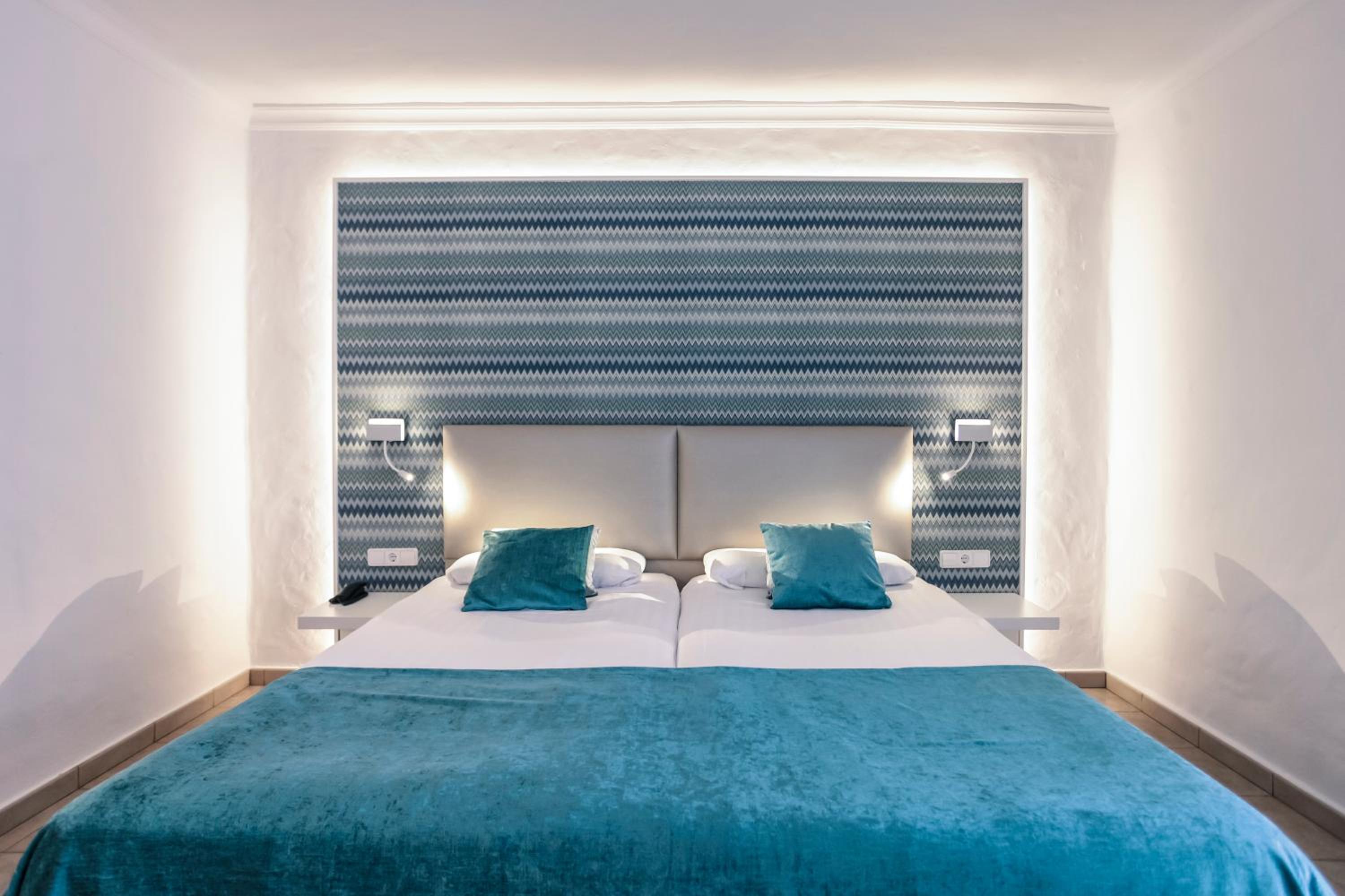 Double Room with Balcony photo 2