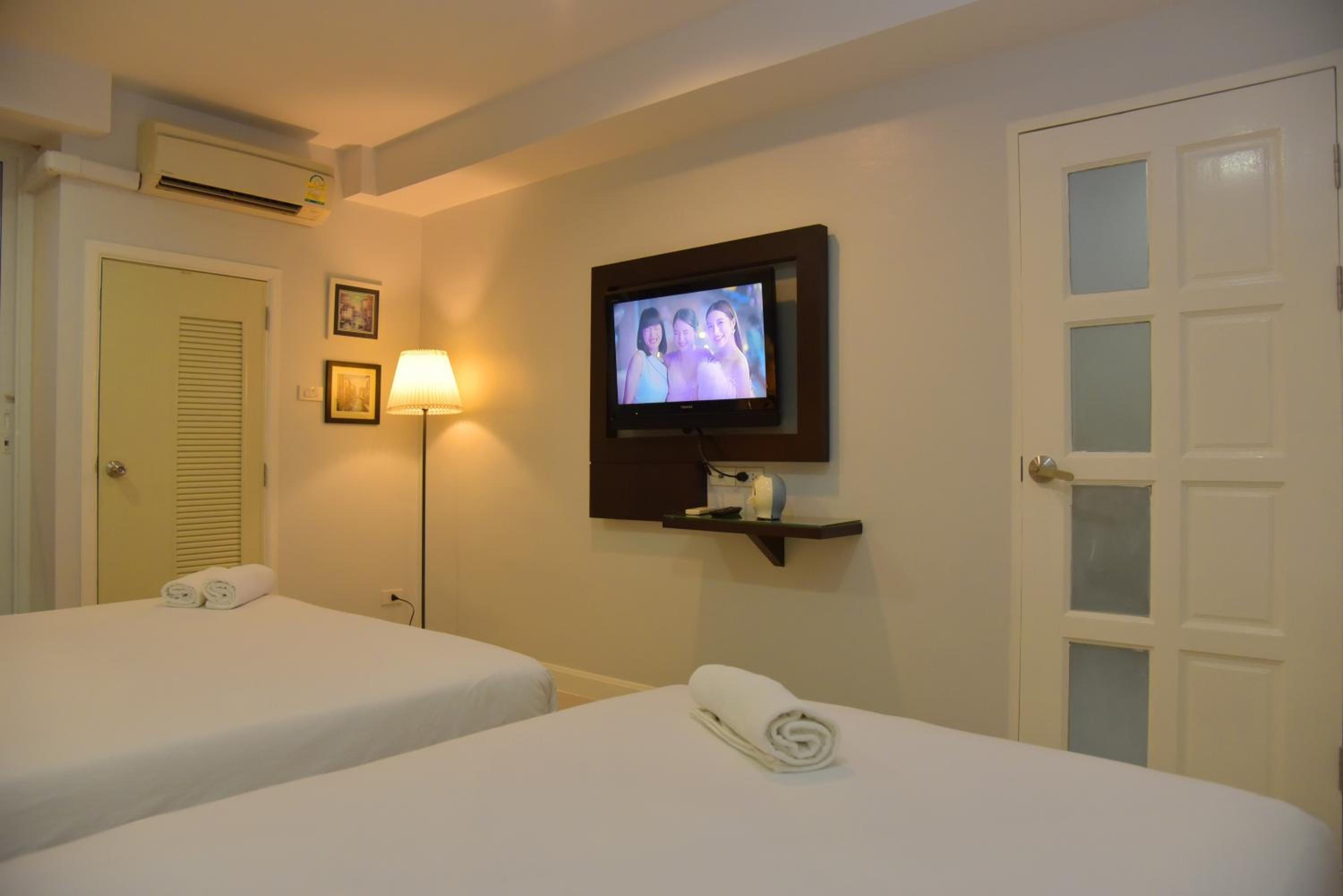 Triple Room with Private Bathroom photo 3