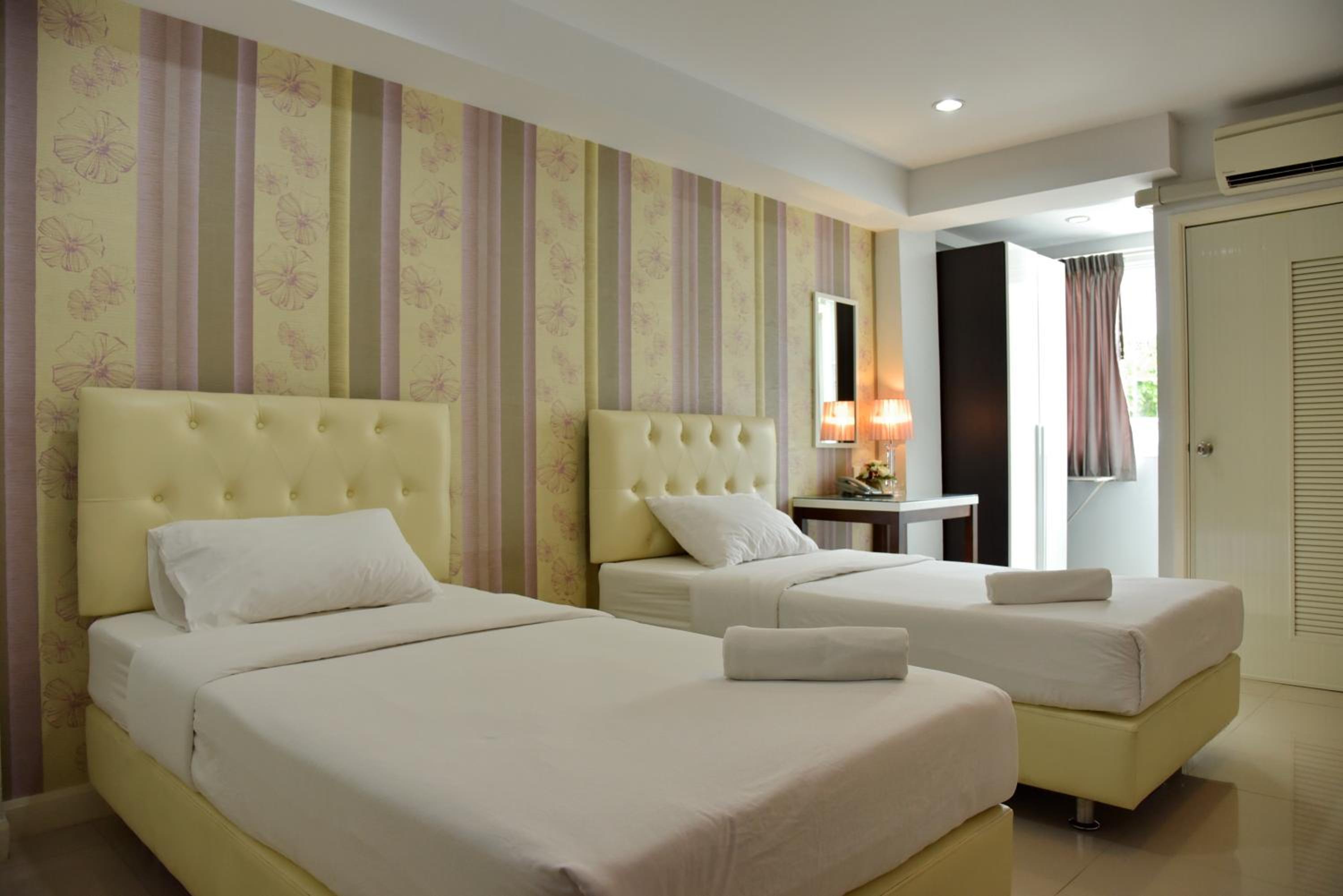 Twin Room with Private Bathroom