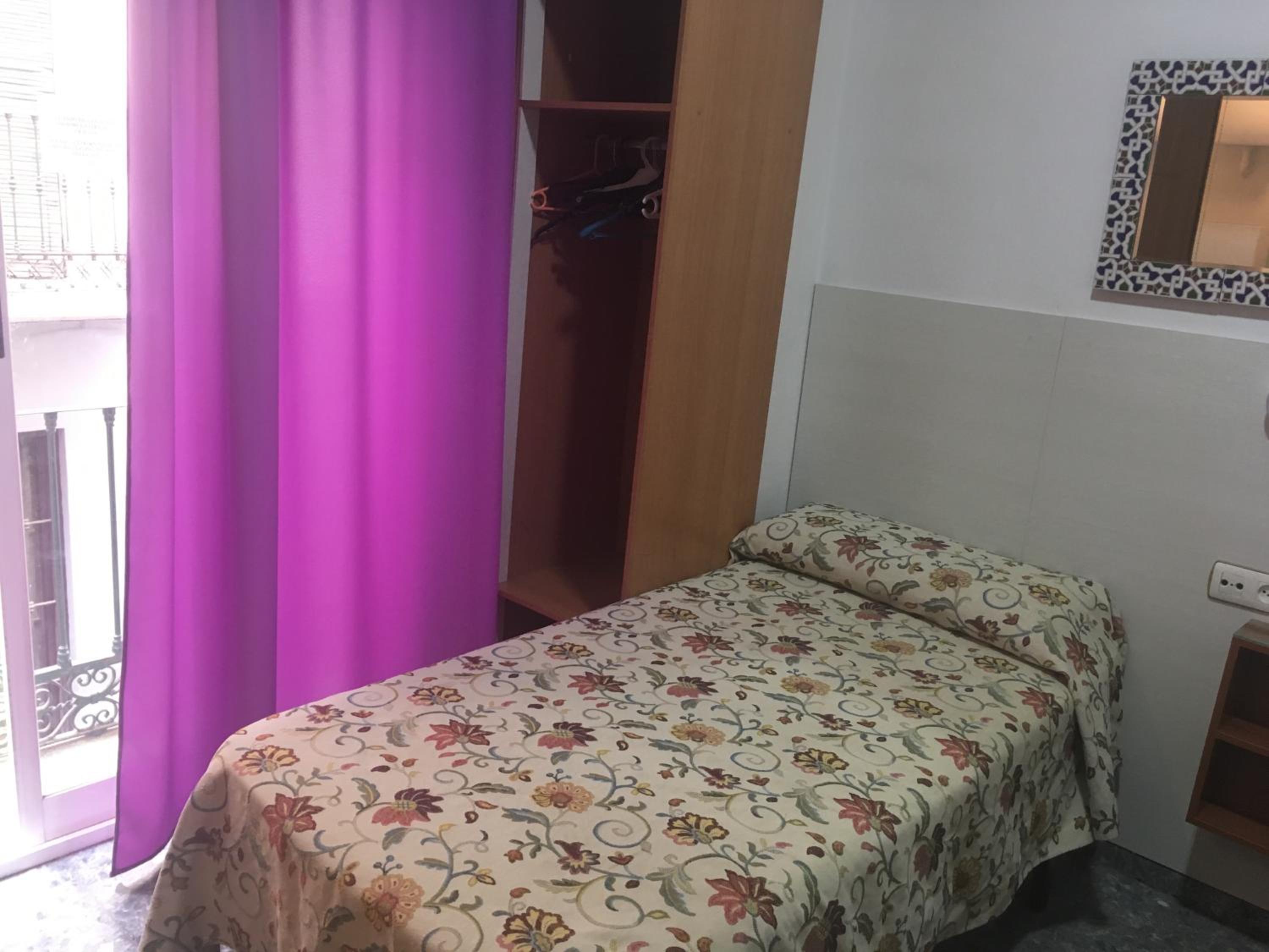 Habitación individual con baño privado