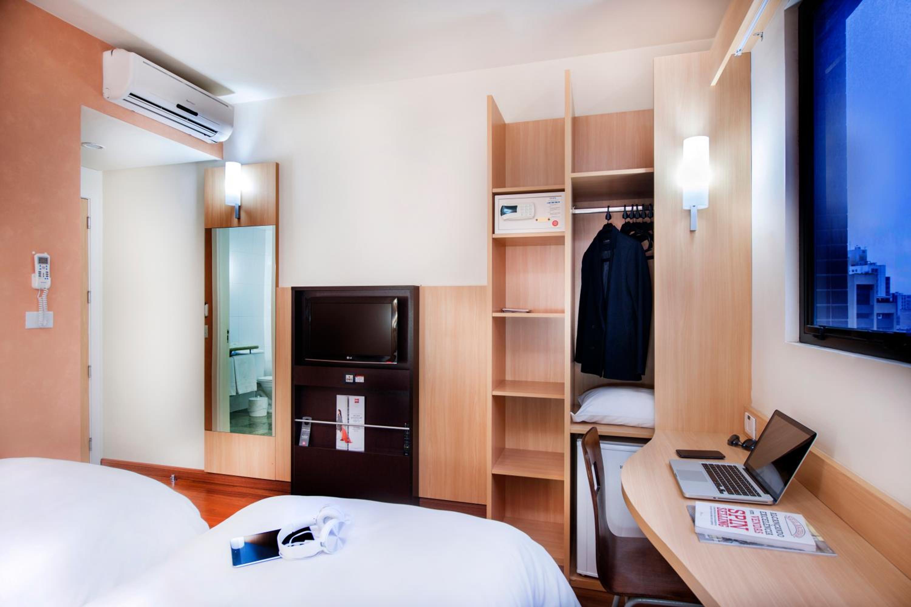 Standard Double Room with Double Bed - Photo 2