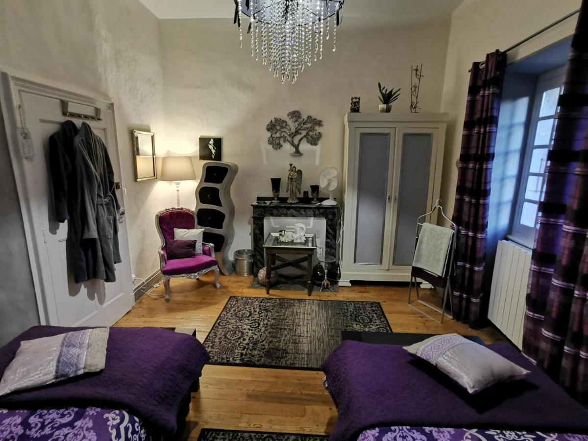 Twin Room with Shared Bathroom photo 2