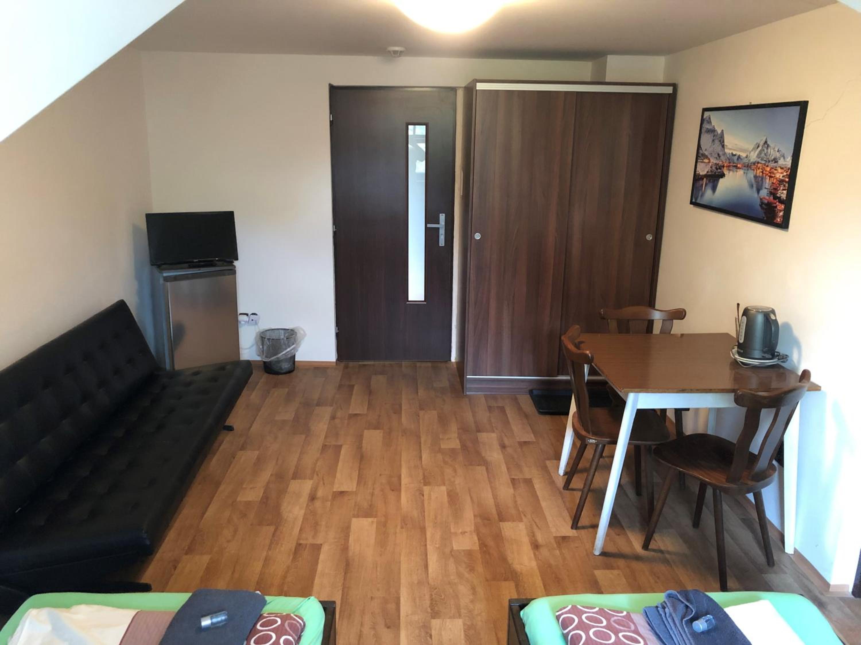 Twin Room - Photo 4
