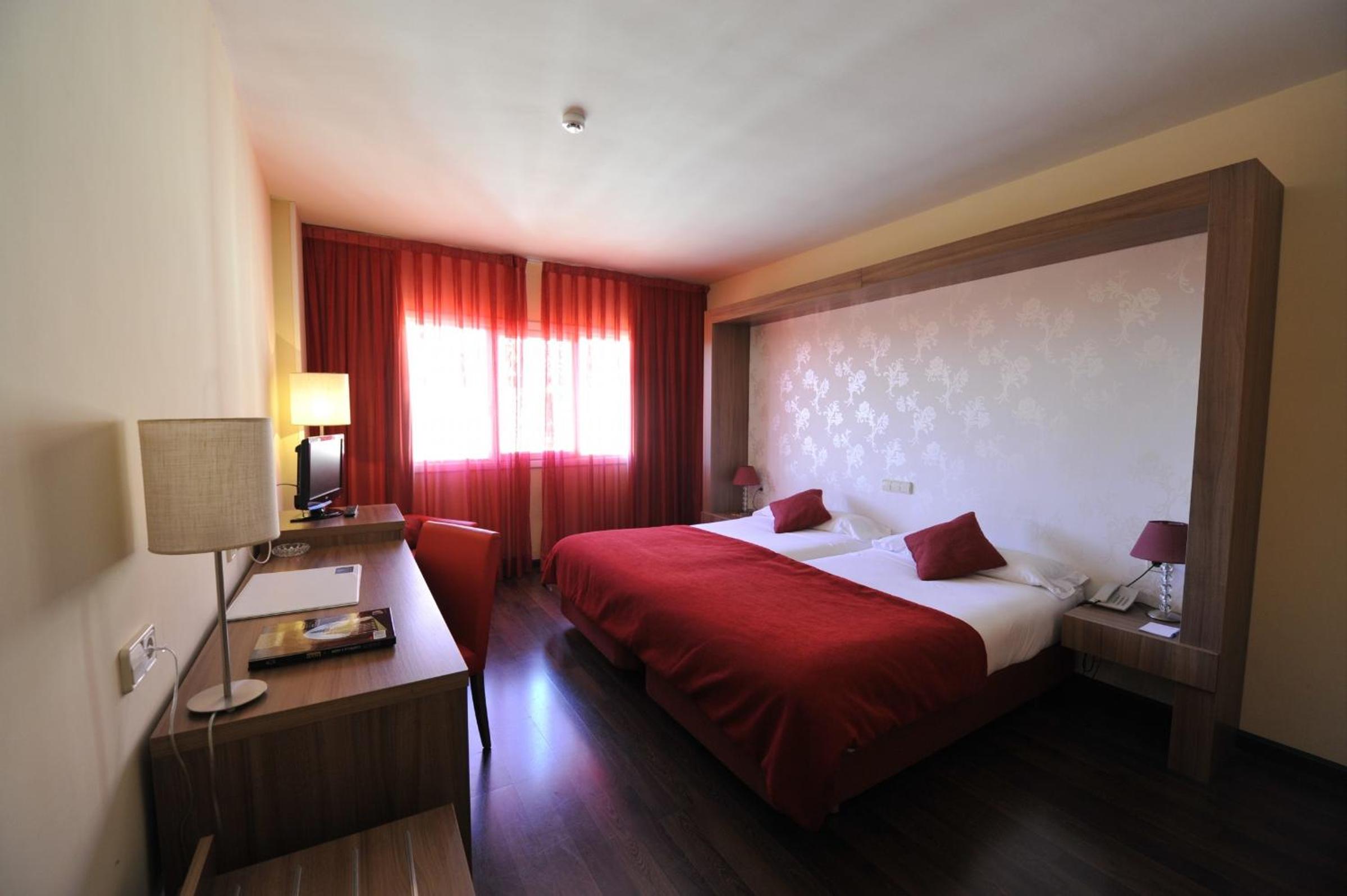 Double or Twin Room - Photo 9
