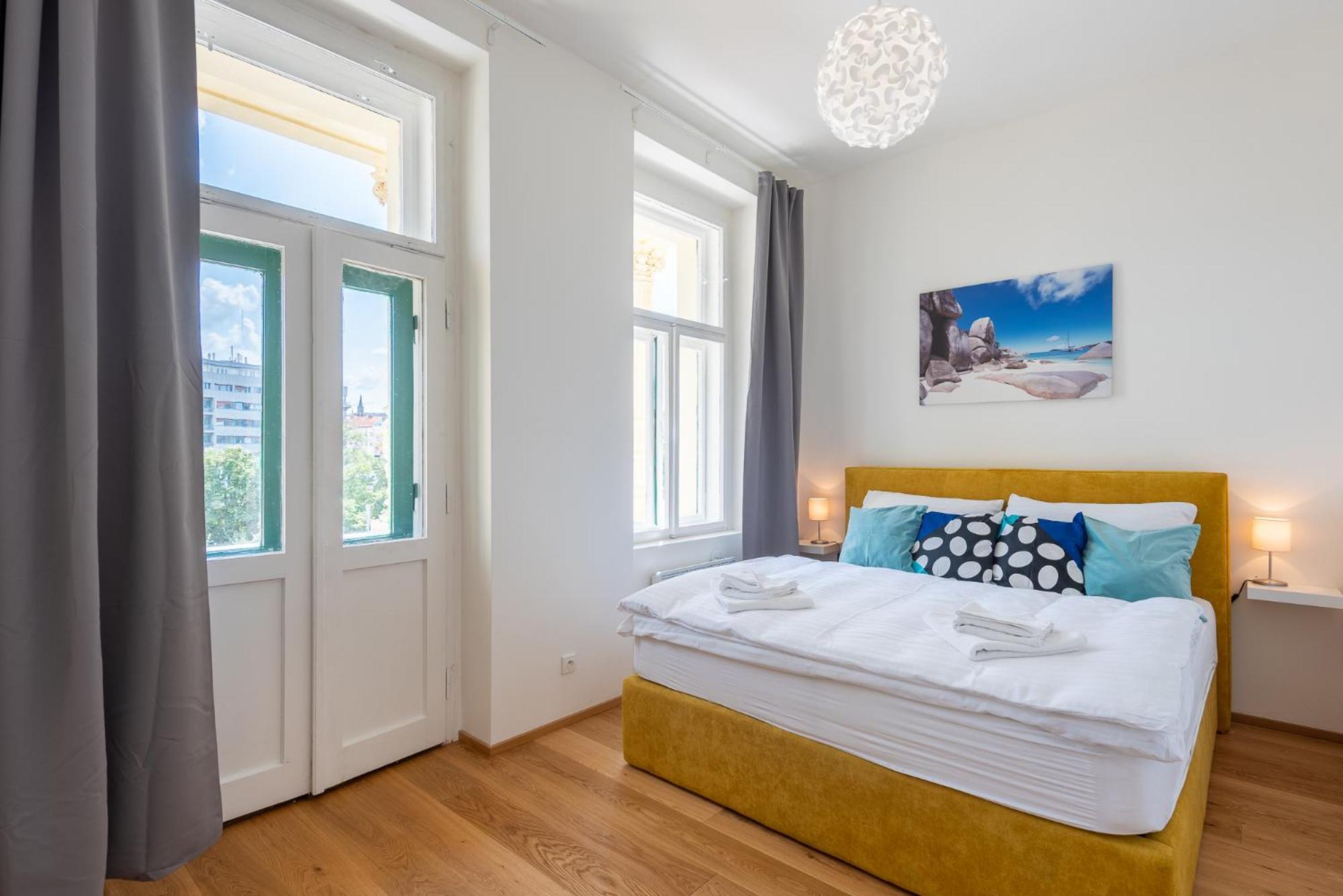 One-Bedroom Apartment with Balcony
