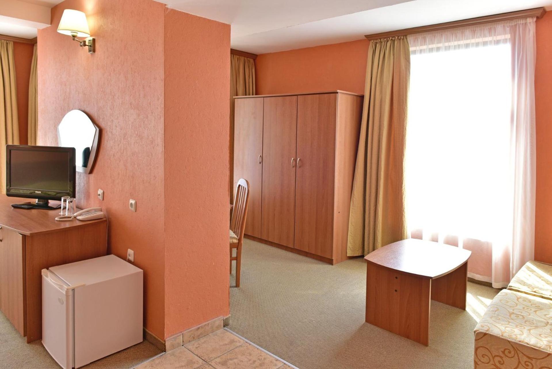 One-Bedroom Suite  photo 1