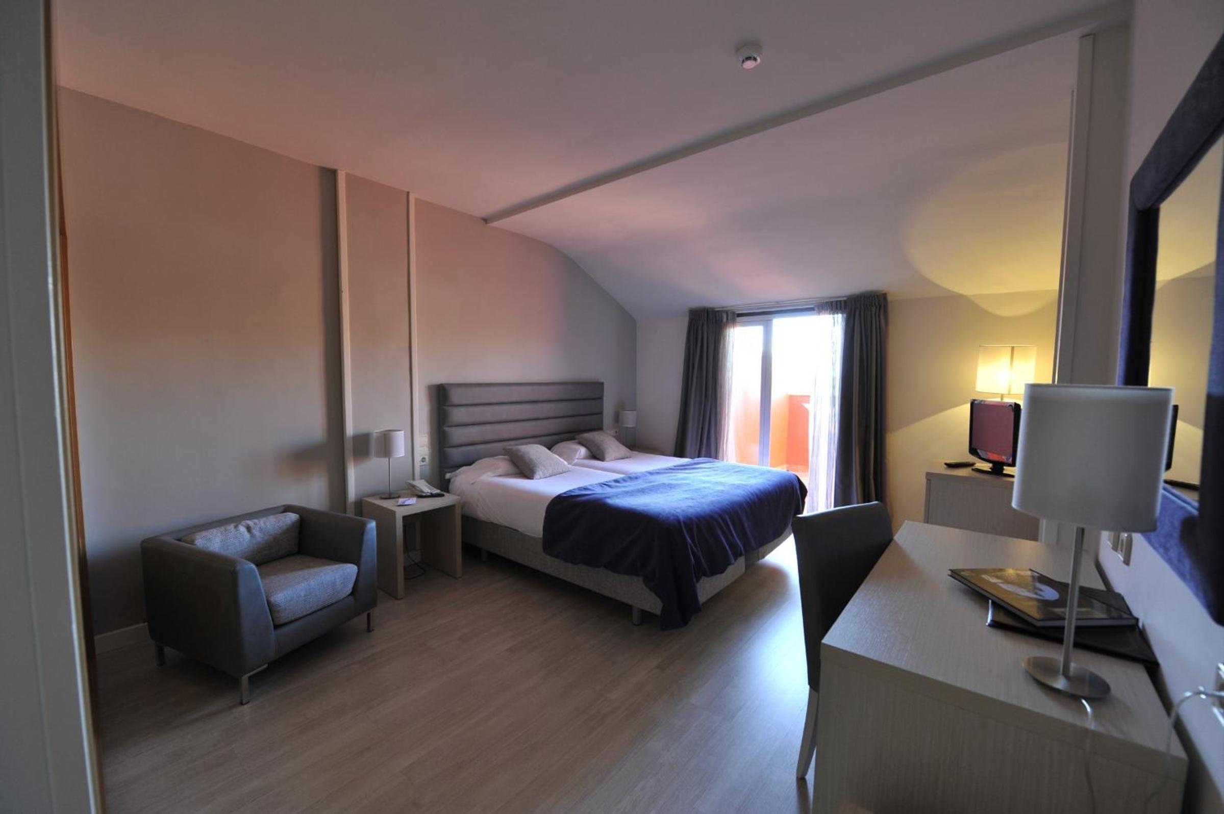 Double or Twin Room - Photo 11