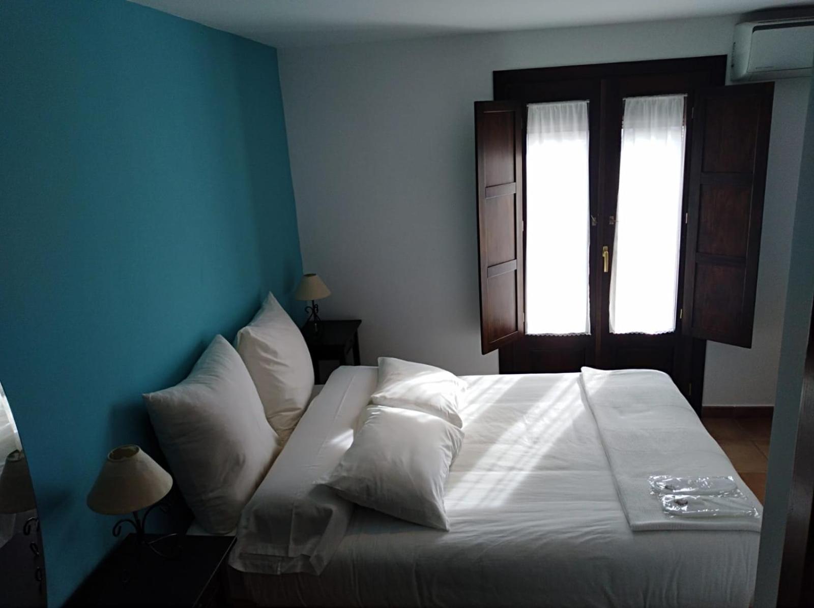 Double or Twin Room - Photo 7