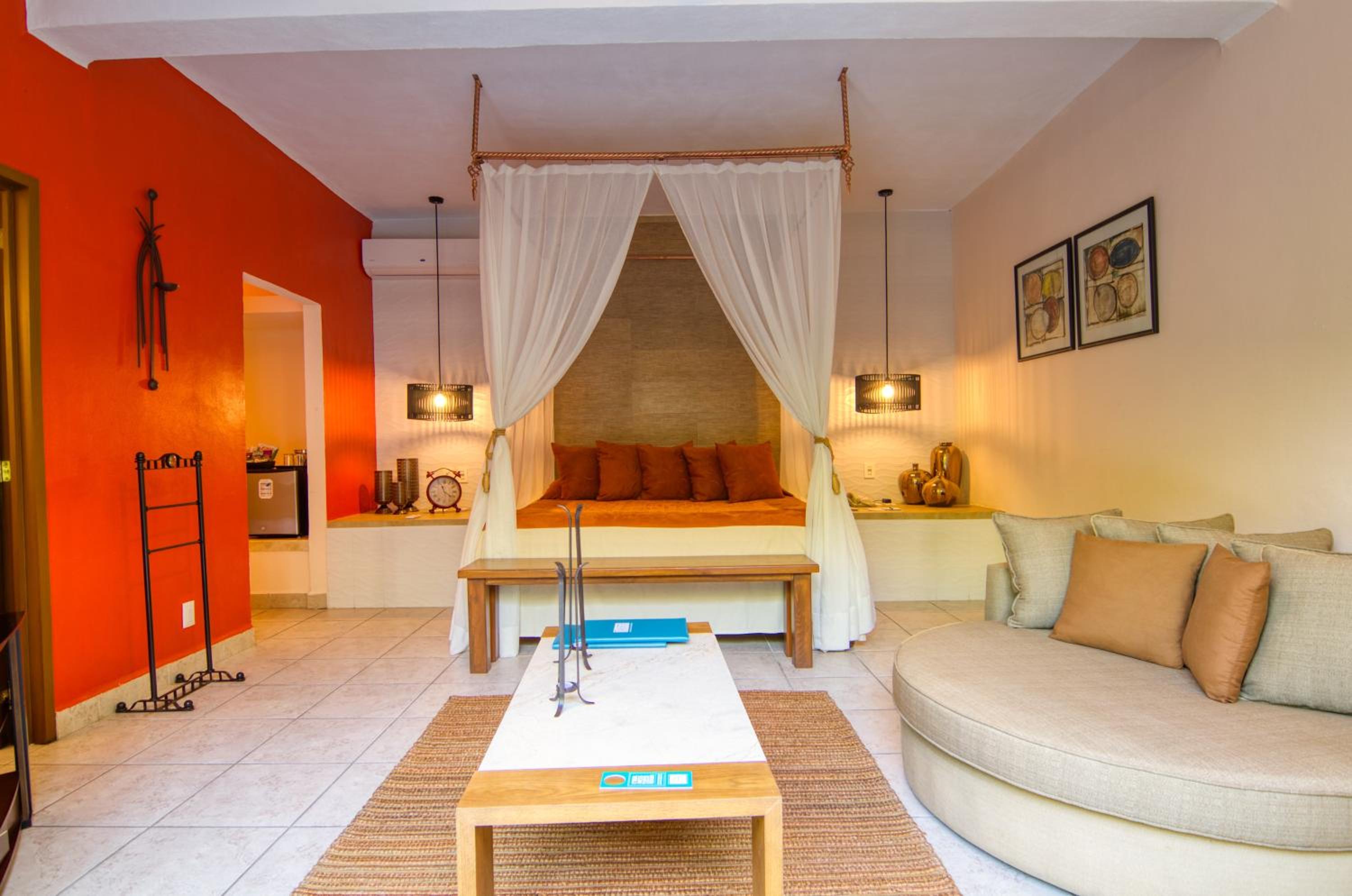 Deluxe Double Room - Photo 12