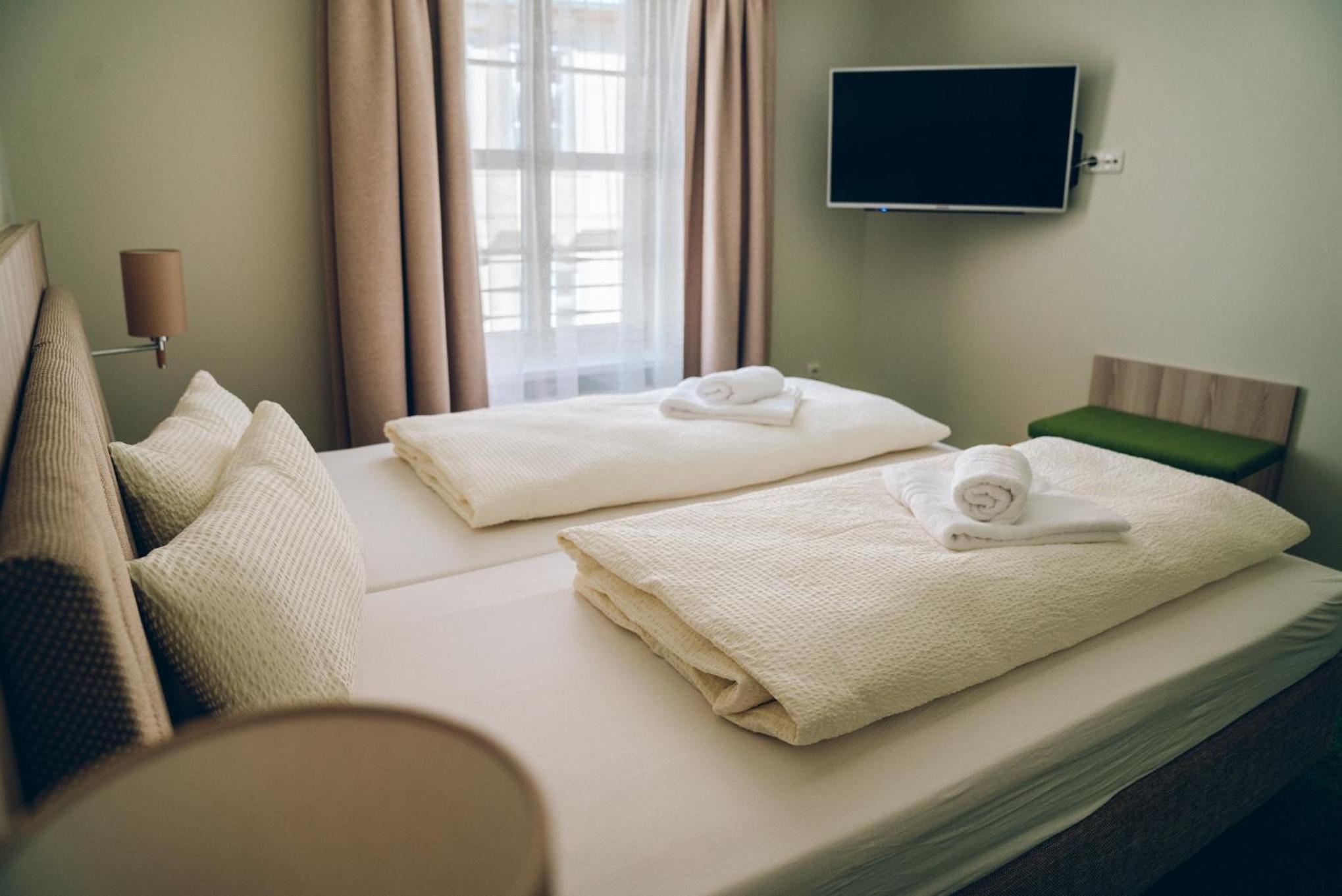 Double Room - Photo 8