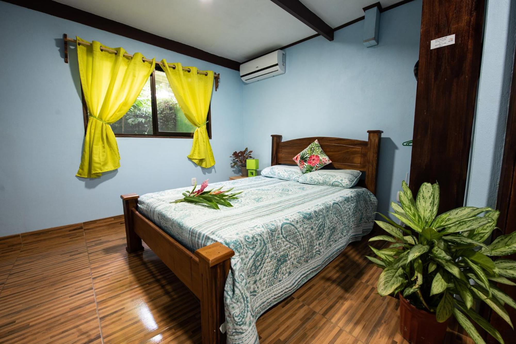 Chambre Double Entièrement Équipée.