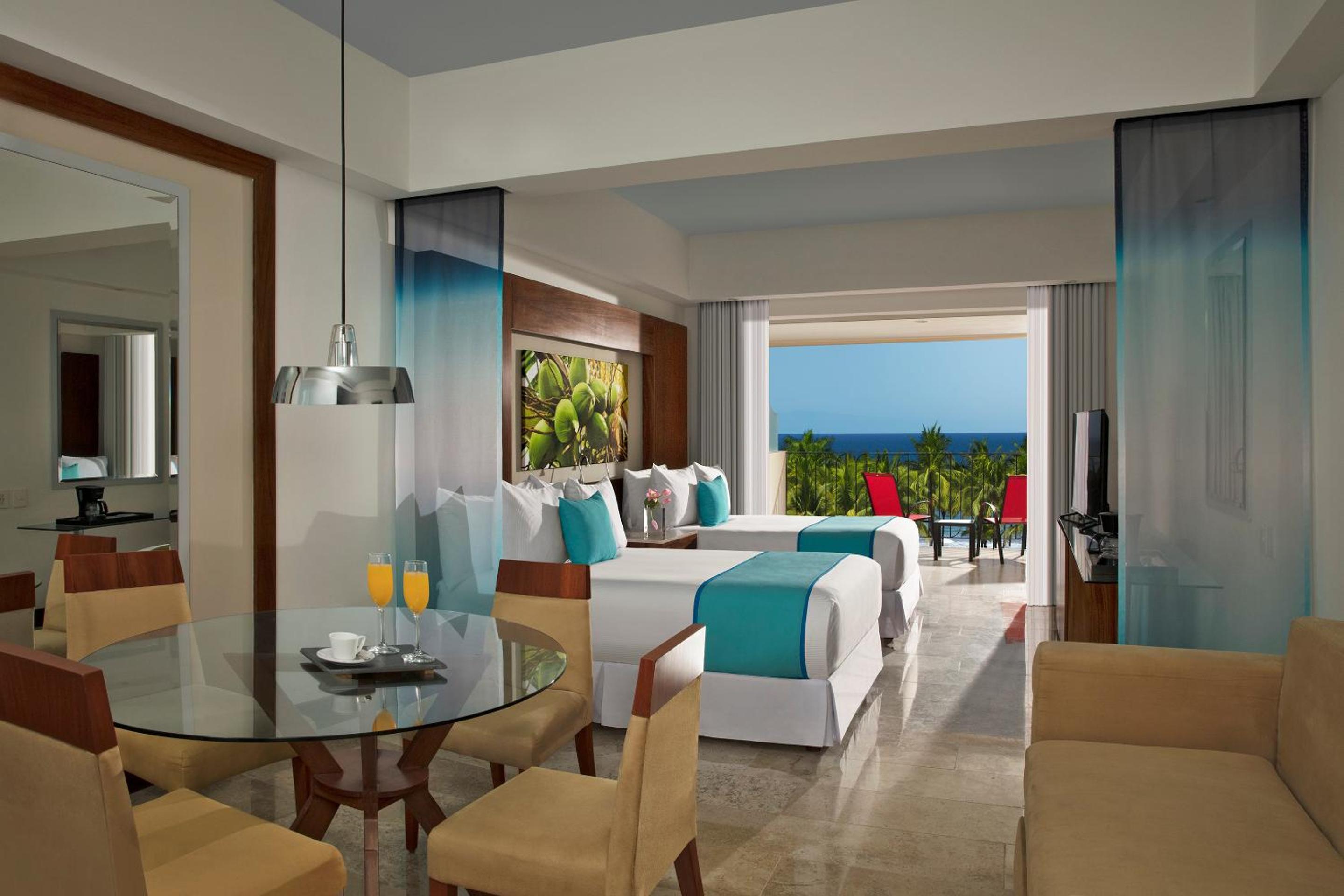 Junior Suite Ocean View 2-double beds