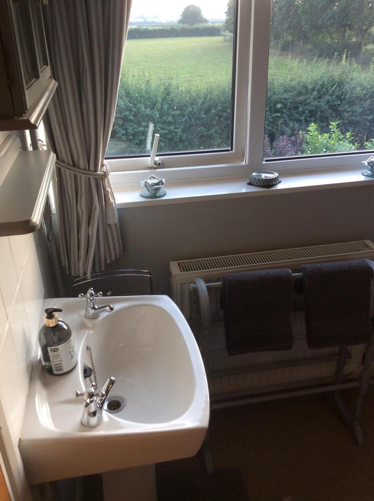 Triple Room with Private Bathroom - Photo 2