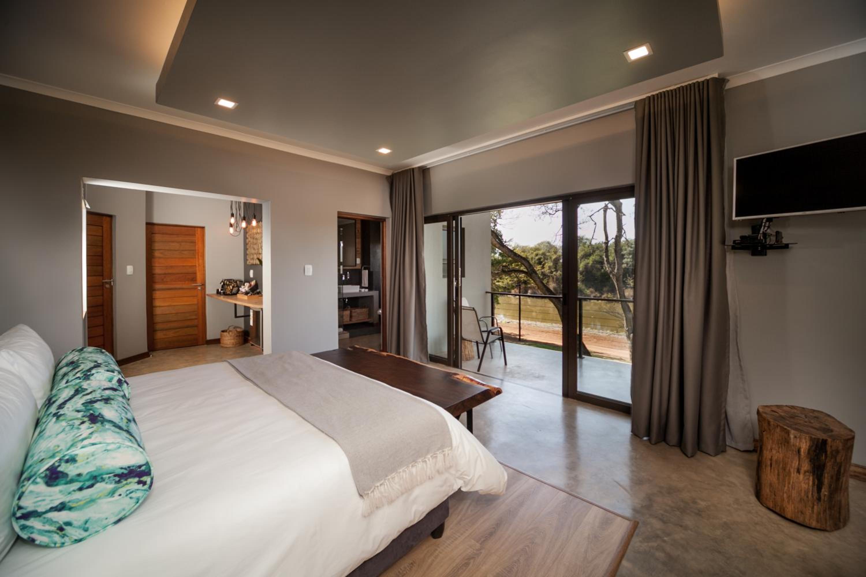 Luxury Suite photo 1